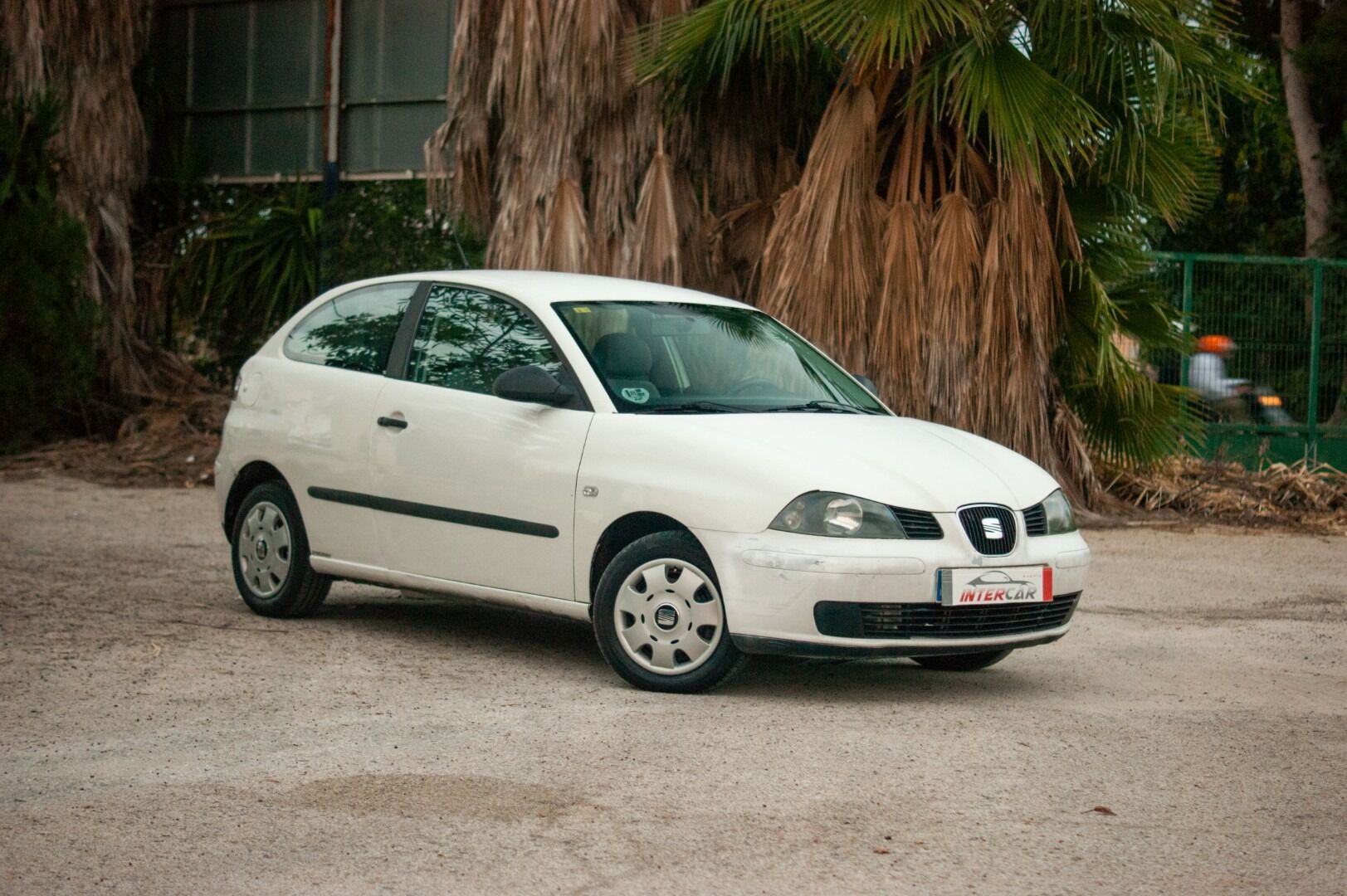 SEAT Ibiza ((!)1.4i 16v 75 CV STELLA) en Murcia