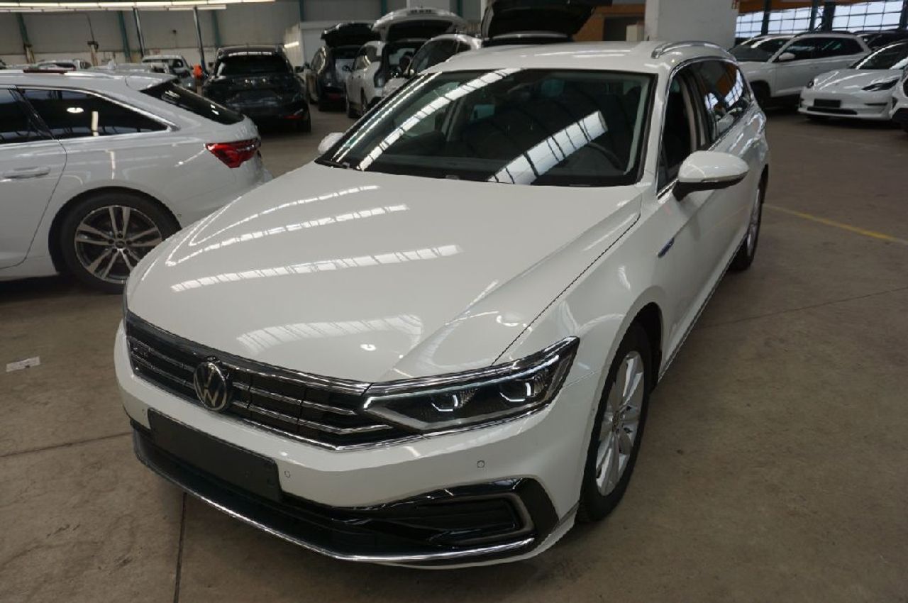 VOLKSWAGEN Passat (Variant GTE 1.4 TSI e-Power 115kW + 85kW) en Madrid