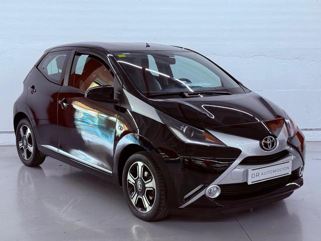 TOYOTA Aygo (1.0 70 x-play 51 kW (69 CV)) en Barcelona