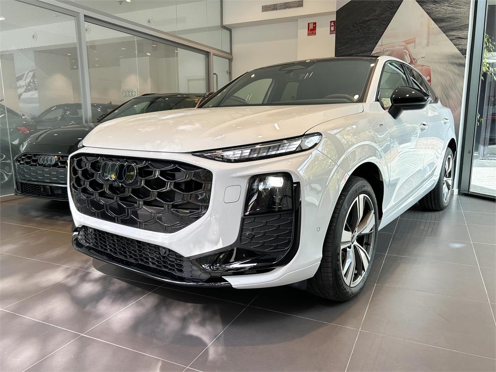AUDI Q3 (Black line TFSI 110 kW S tronic) en Barcelona