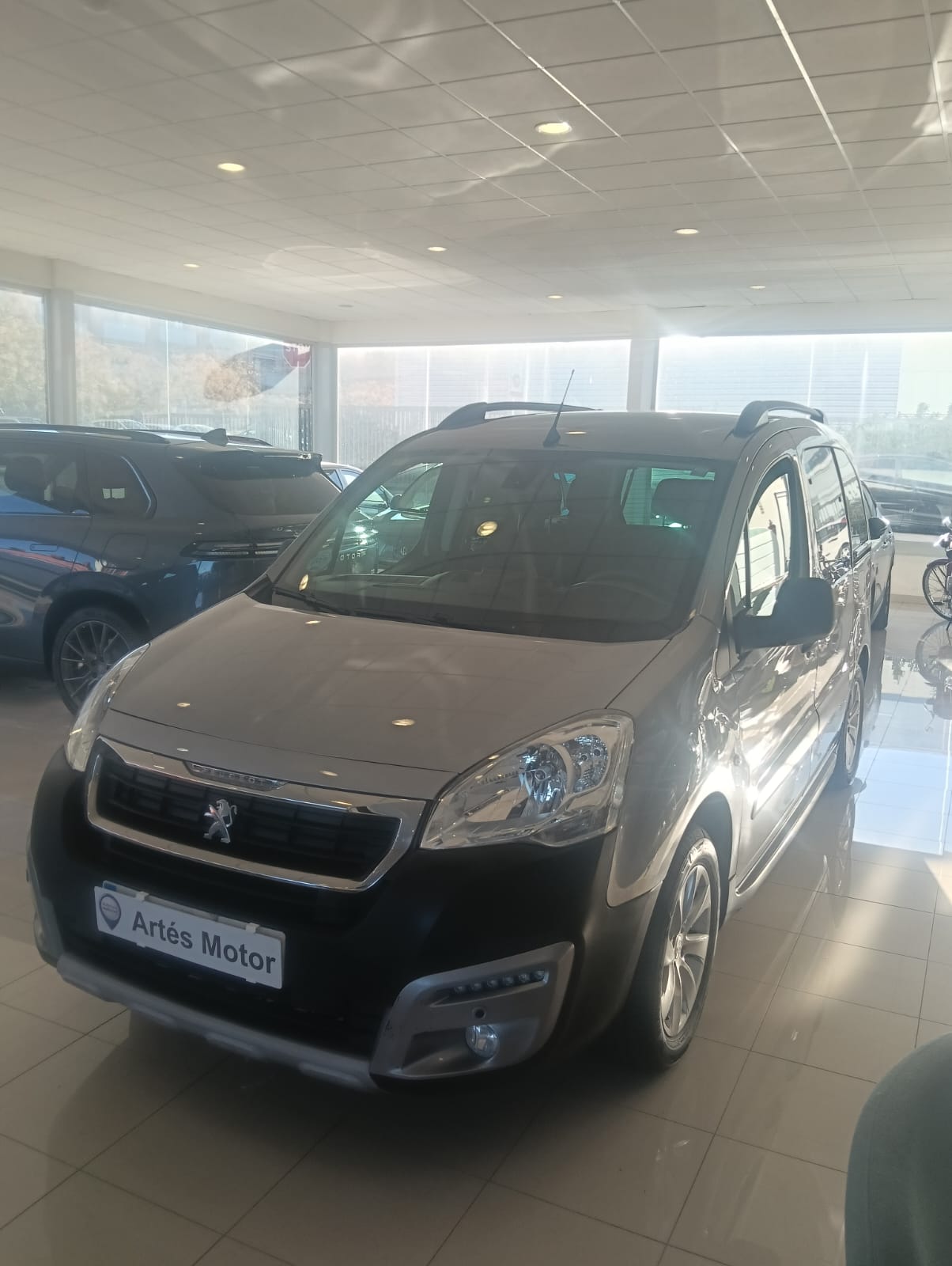 PEUGEOT Partner (Tepee 1.2 PureTech Adventure Ed. 110) en Barcelona