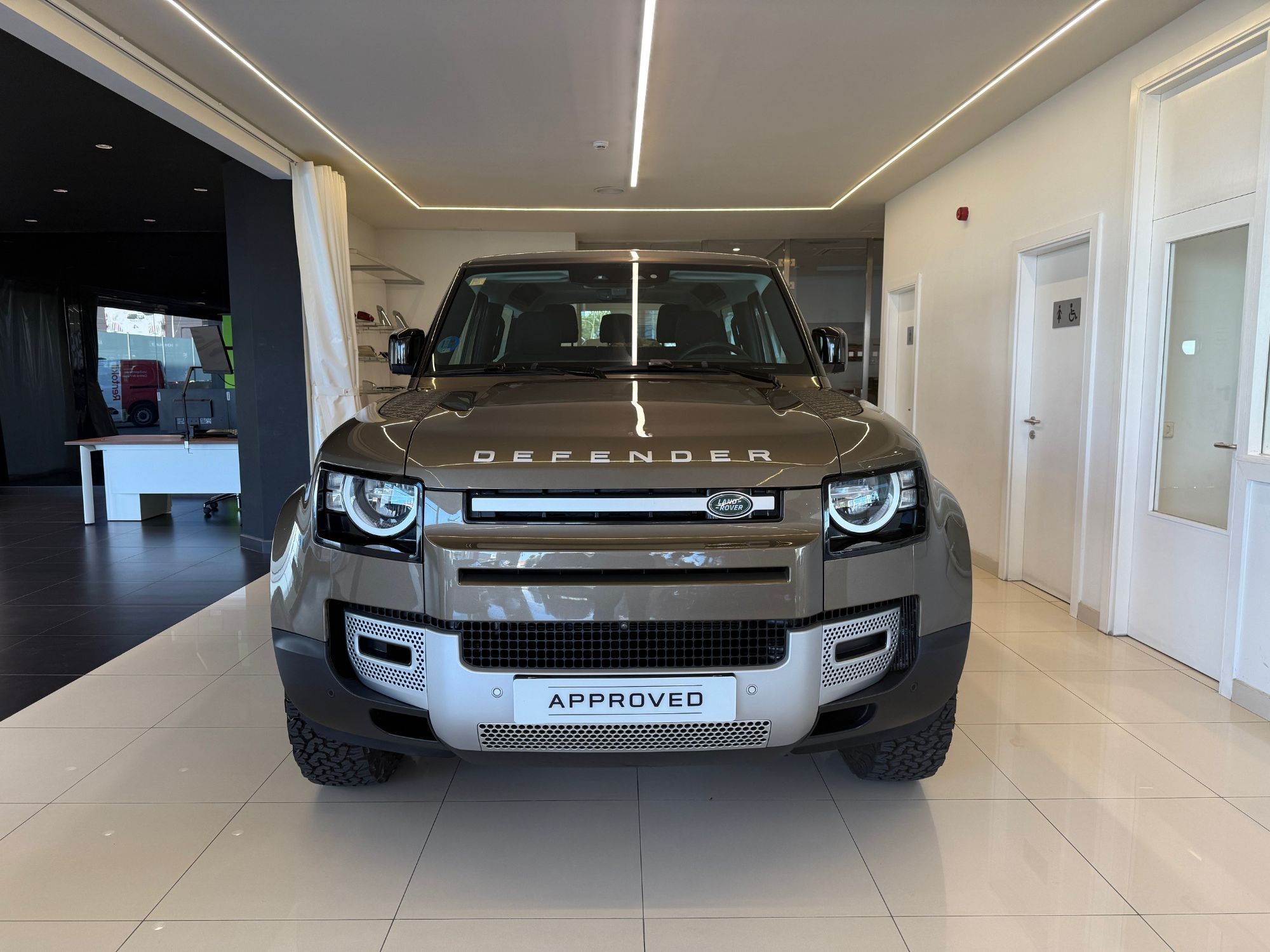 LAND ROVER Defender (90 2.0D SD4 Standard AWD Aut.) en Madrid