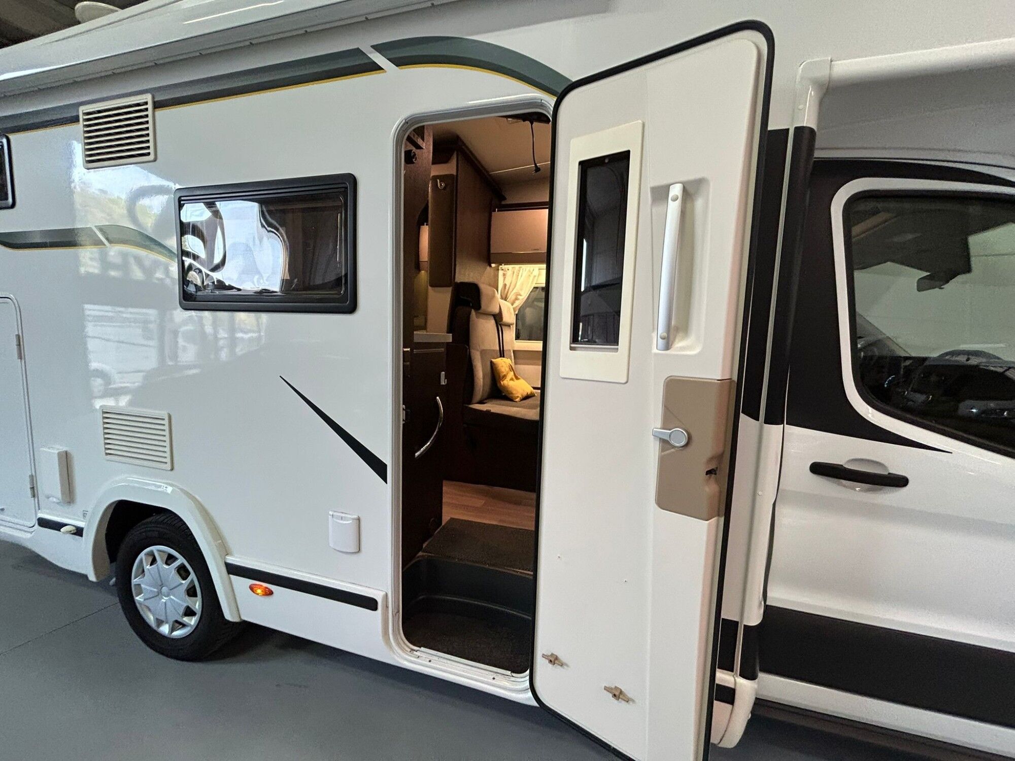 Foto del FORD Transit FT 350 L3 Skeletal Chasis Heavy Duty Trend 160