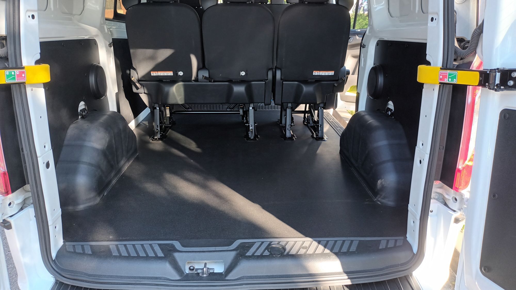 Foto del FORD Transit Custom FT 320 L1 Mixto Trend M1 EcoBlue Hybrid 150