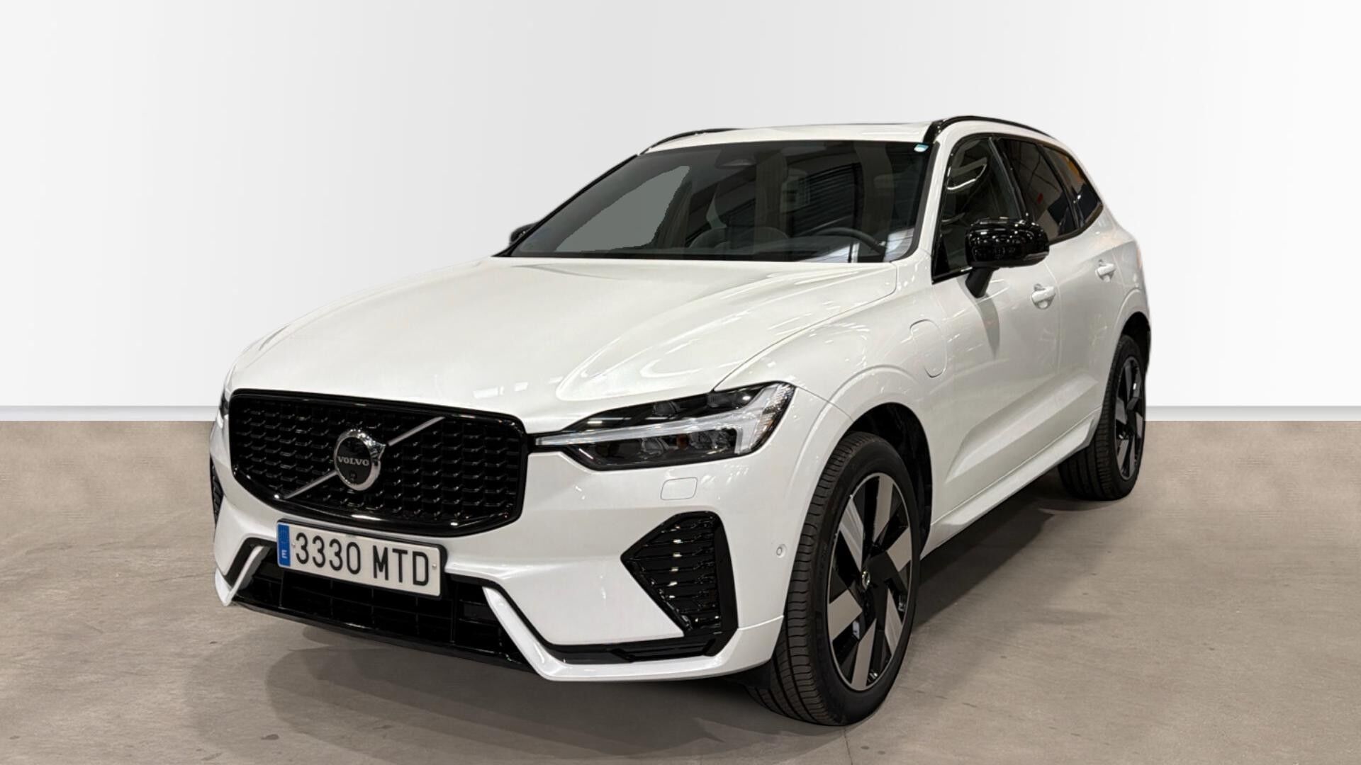 VOLVO XC60 (T6 Recharge Ultra Dark AWD Auto 257 kW (350 CV)) en Madrid
