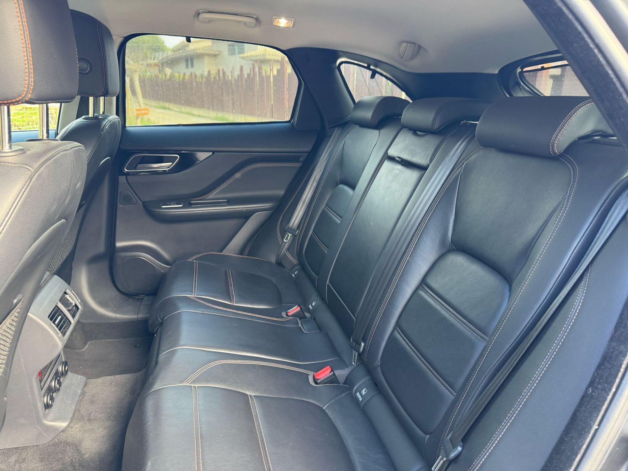 Foto del JAGUAR F-Pace 2.0i4D Prestige Aut. AWD 180