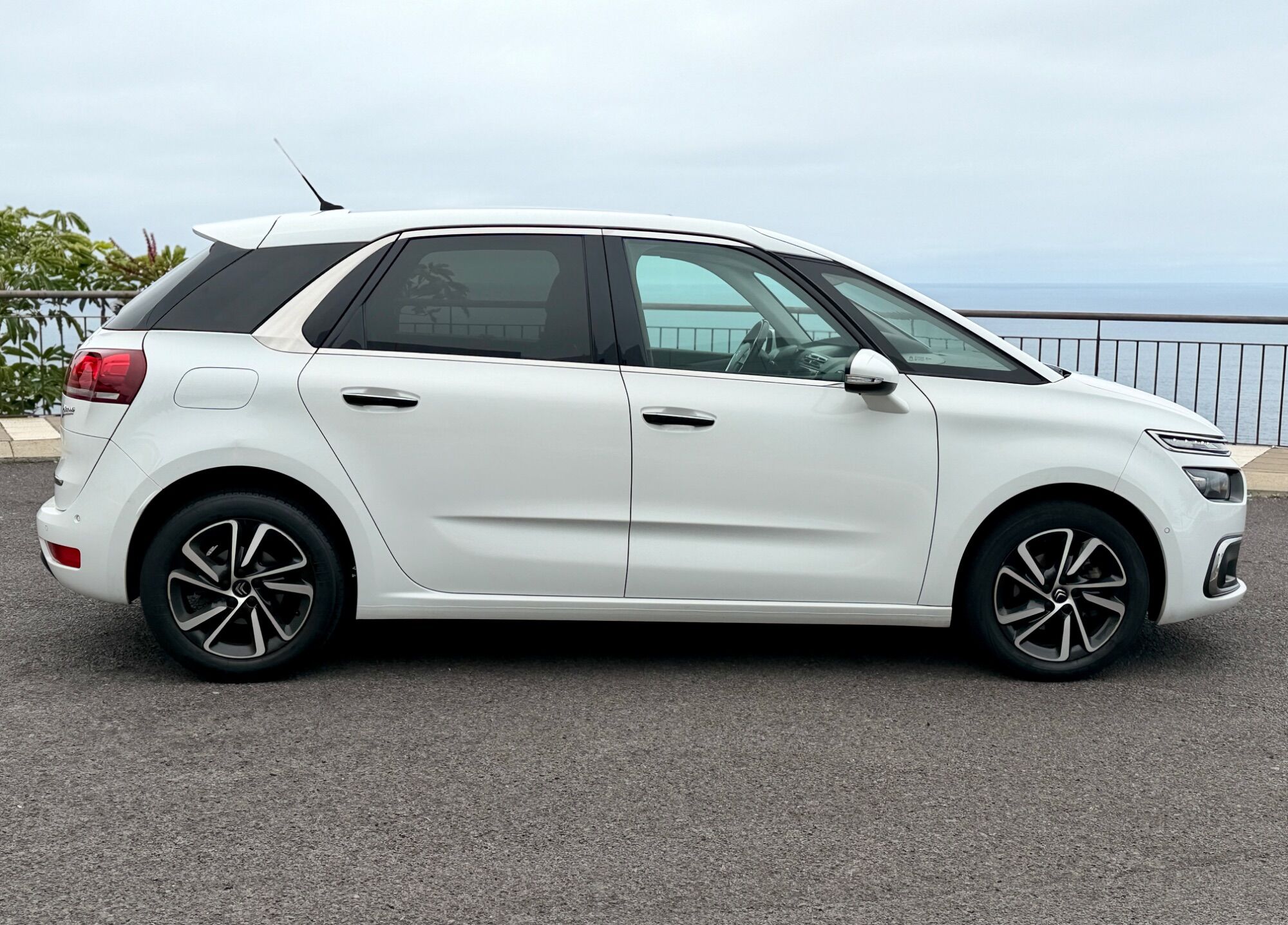 Foto del CITROEN C4 1.2 PureTech S&S Shine 130