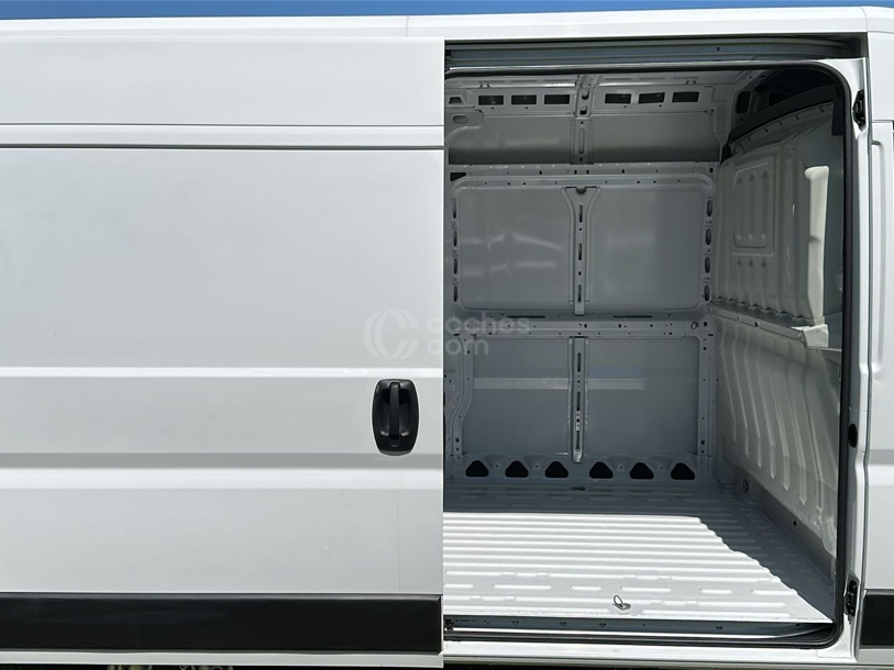 Foto del FIAT Ducato Fg. 30 2.2Mjt L2 H2 Panelado 120CV