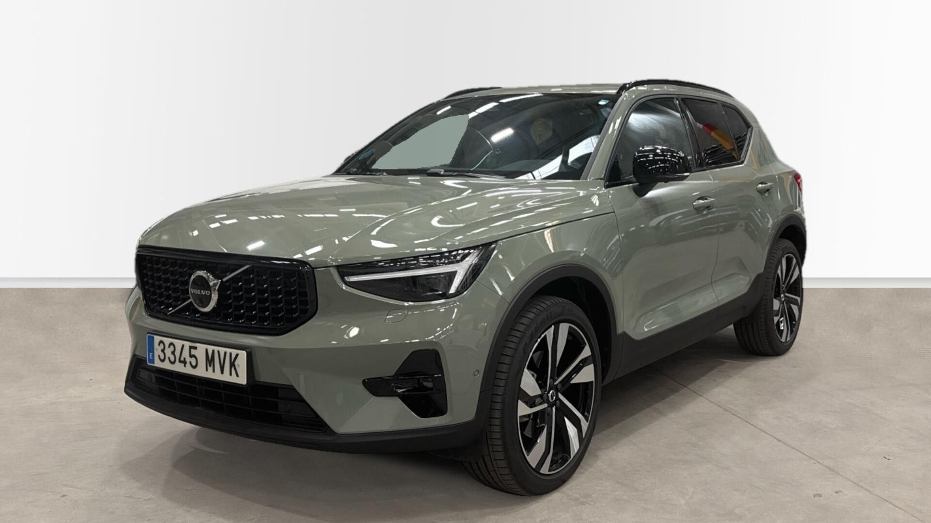 VOLVO XC40 (B3 G Plus Dark Auto 120 kW (163 CV)) en Madrid