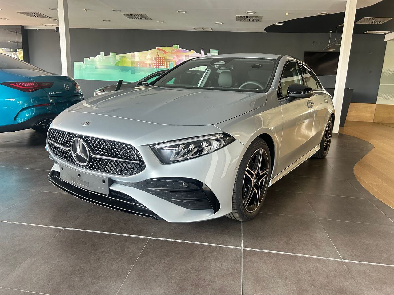 MERCEDES Clase A (A 180 d Berlina) en Badajoz