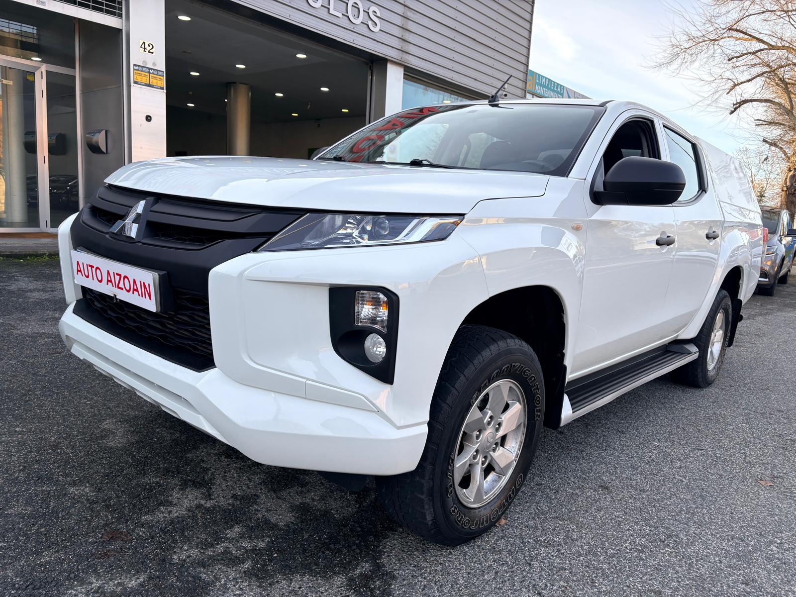 MITSUBISHI L200 (2.2DI-D Doble Cabina M-PRO) en Navarra