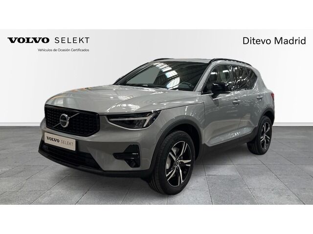 VOLVO XC40 (B3 G Plus Dark Auto 120 kW (163 CV)) en Madrid