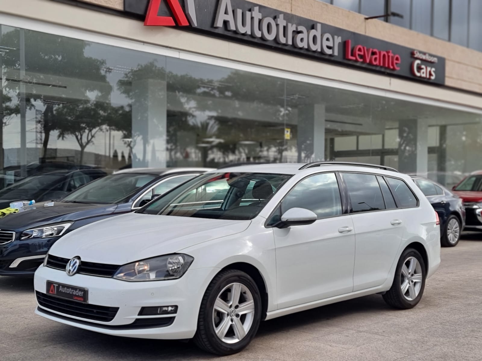 VOLKSWAGEN Golf (1.4 TSI BMT Advance DSG 125) en Alicante