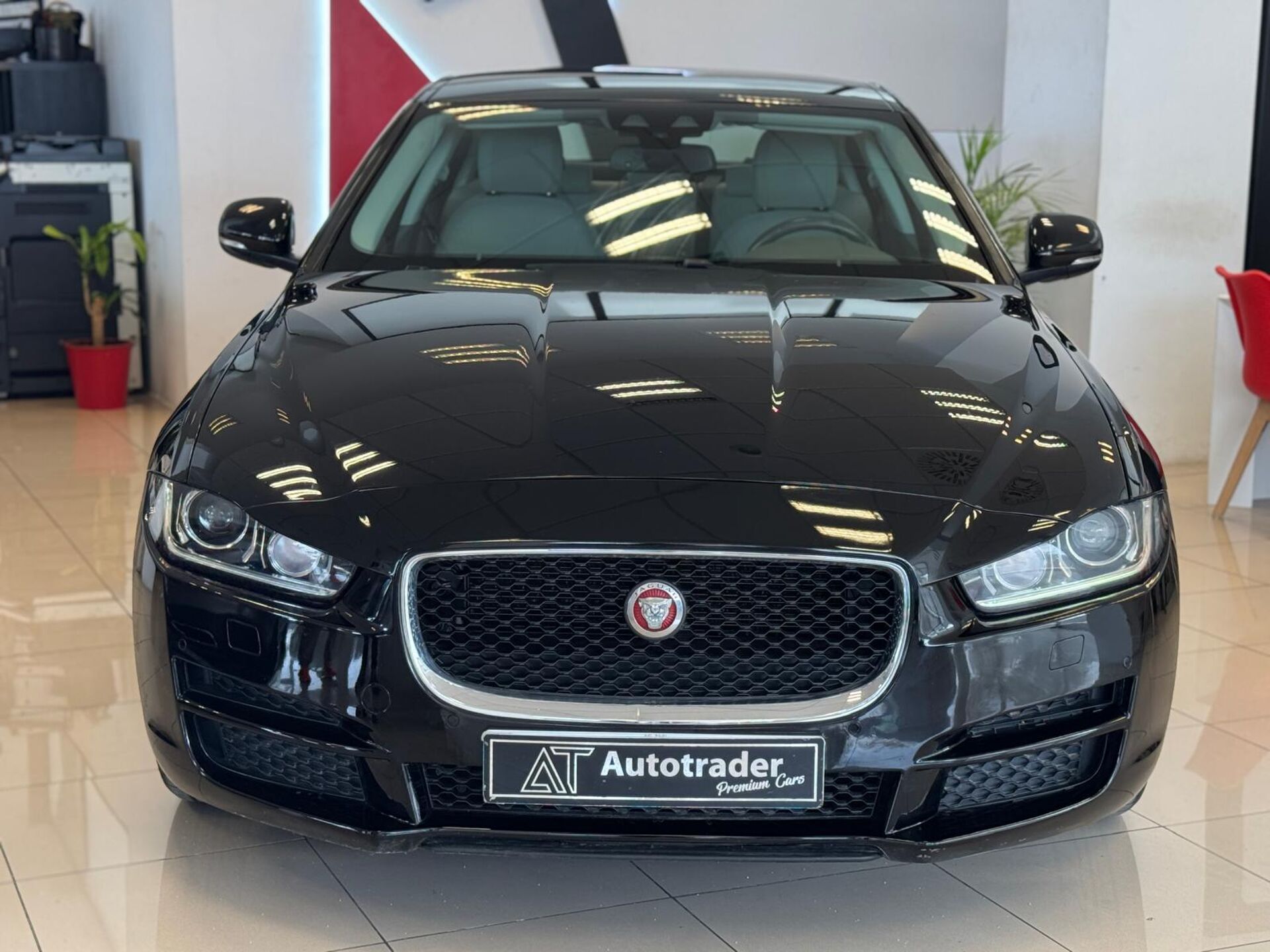 Imagen 2 de JAGUAR XE