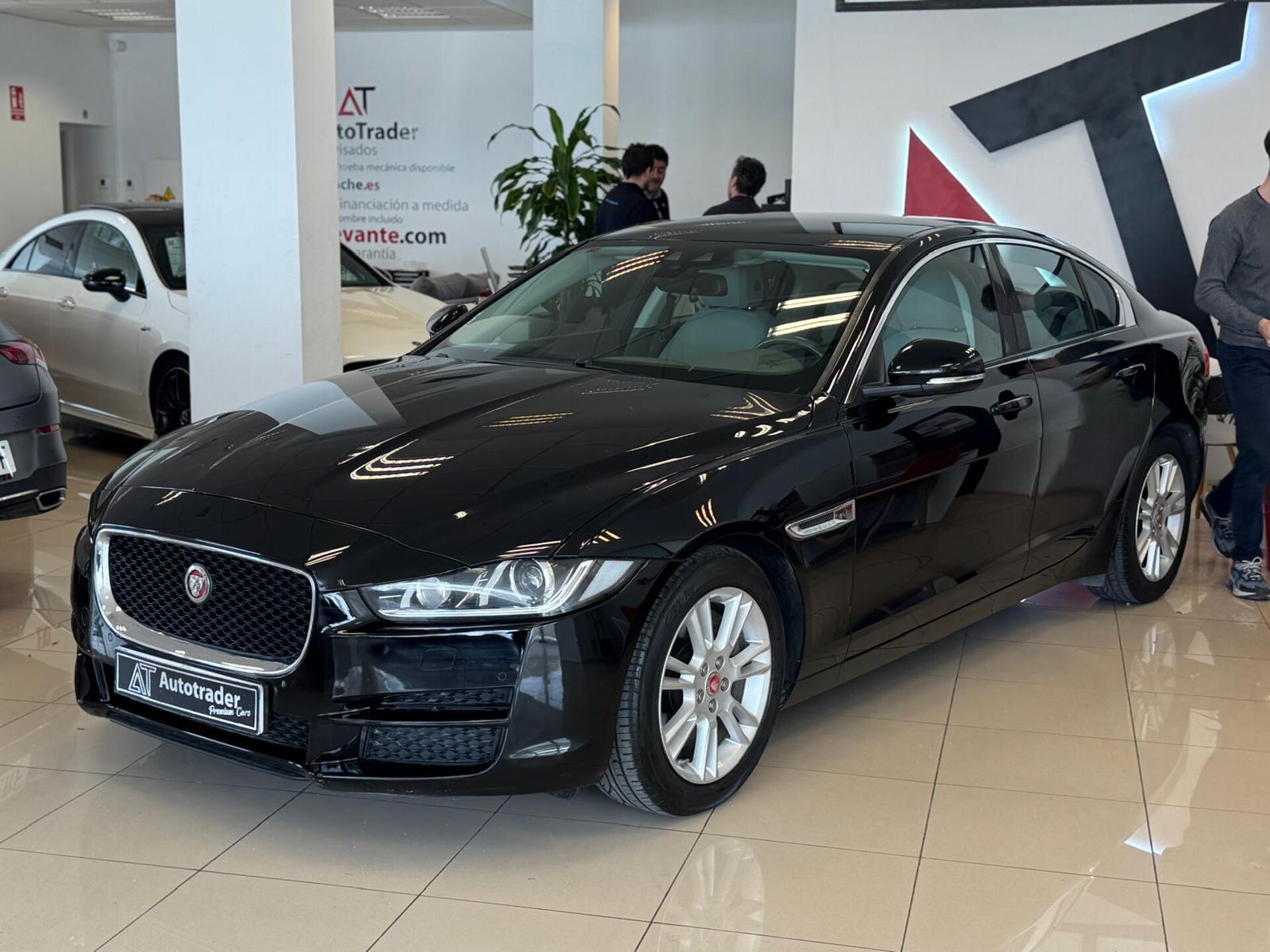 Imagen 3 de JAGUAR XE