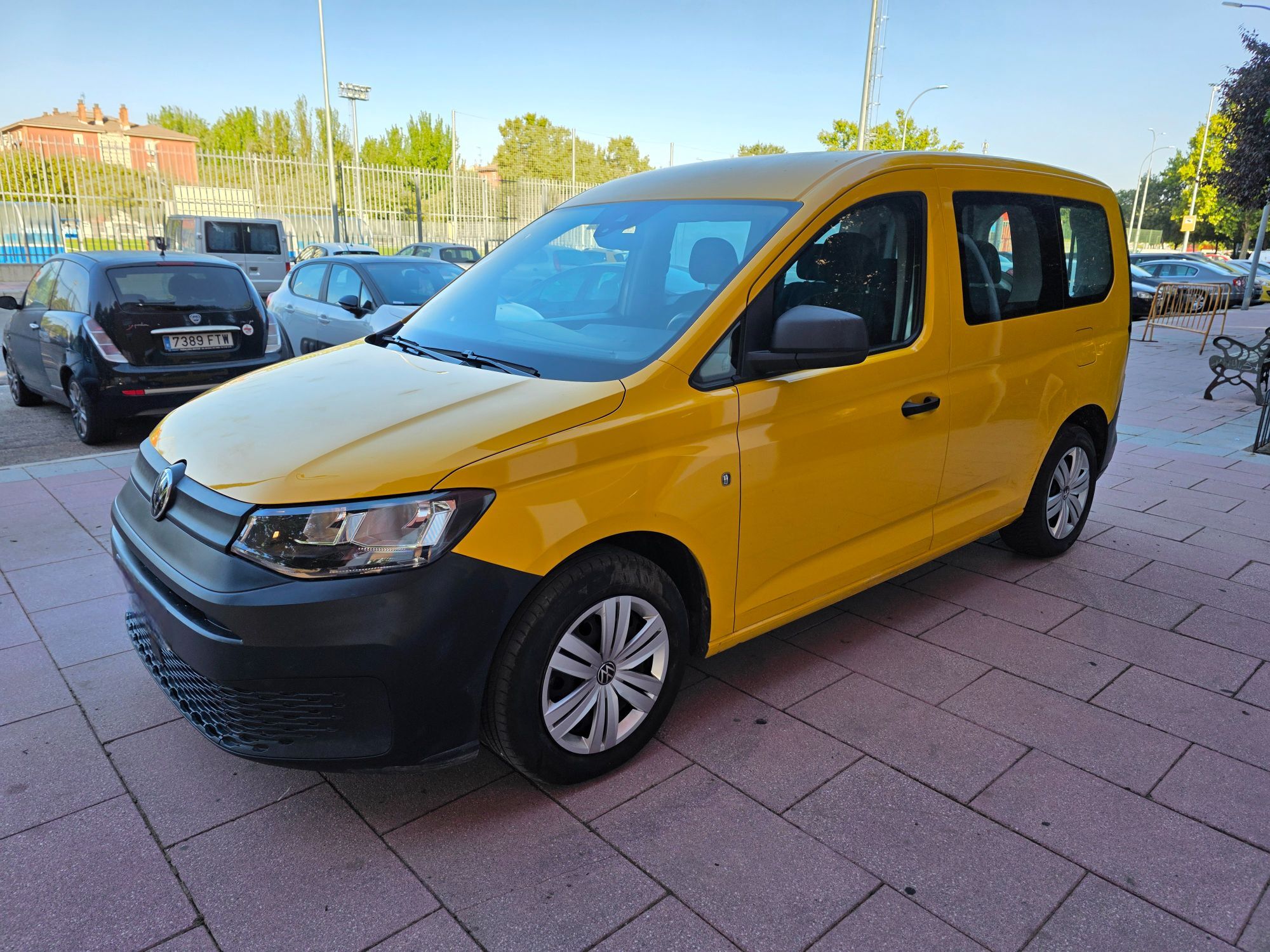VOLKSWAGEN Caddy (2.0TDI Kombi 75kW) en Madrid