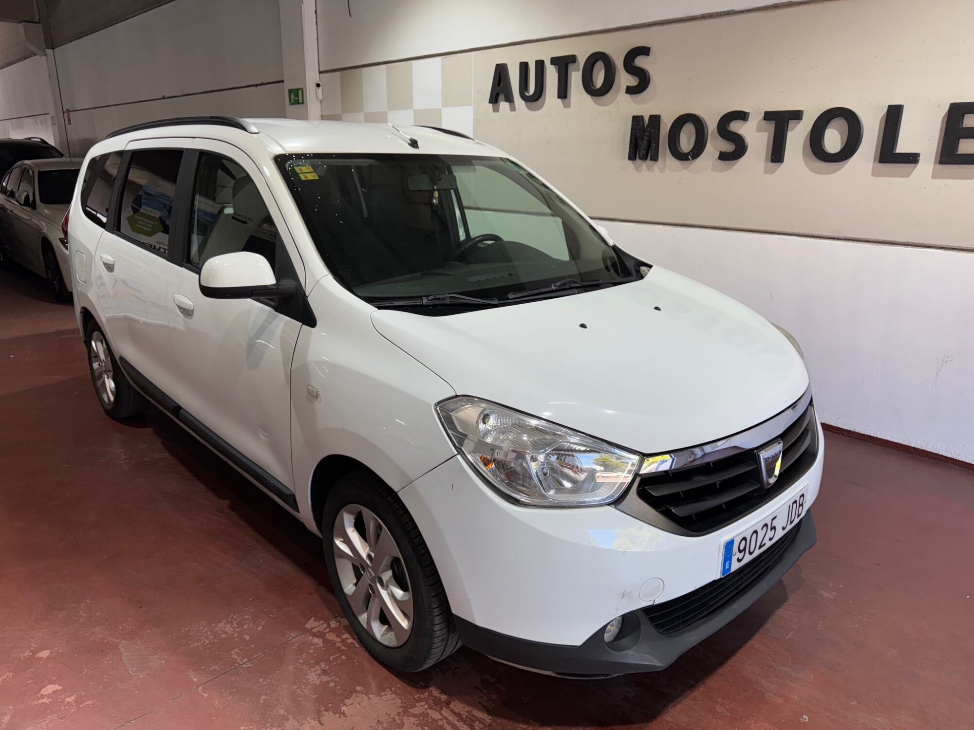 DACIA Lodgy (1.2 TCE Laureate 7pl. 115) en Madrid