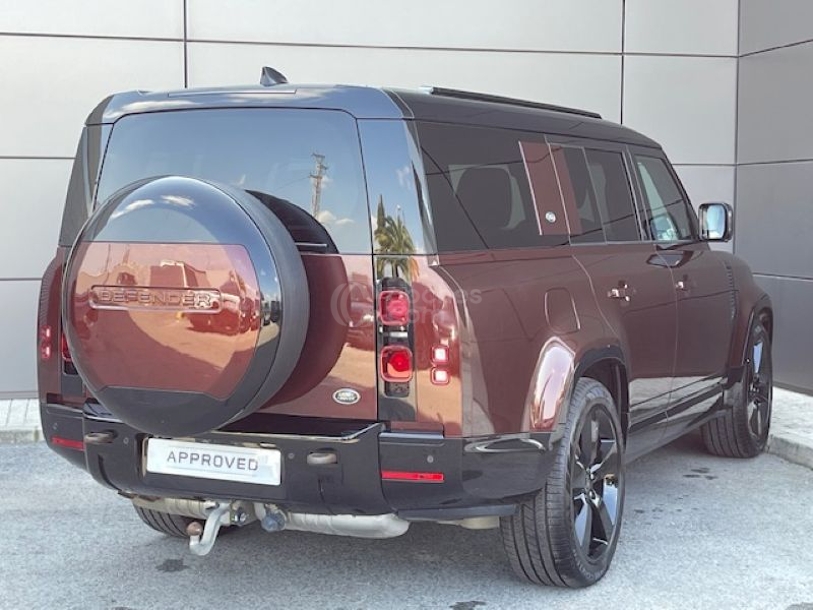 Foto del LAND ROVER Defender 130 3.0D l6 MHEV X- Dynamic SE AWD Aut. 250