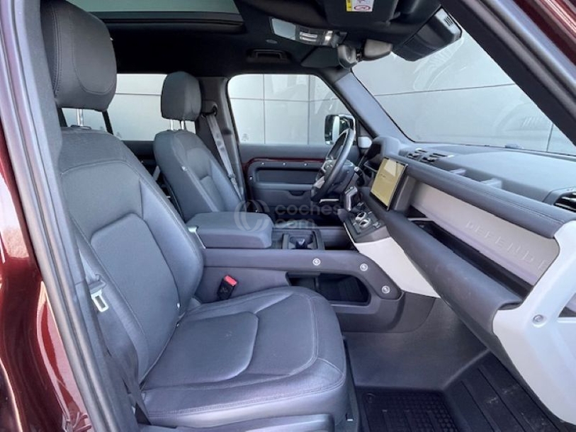 Foto del LAND ROVER Defender 130 3.0D l6 MHEV X- Dynamic SE AWD Aut. 250