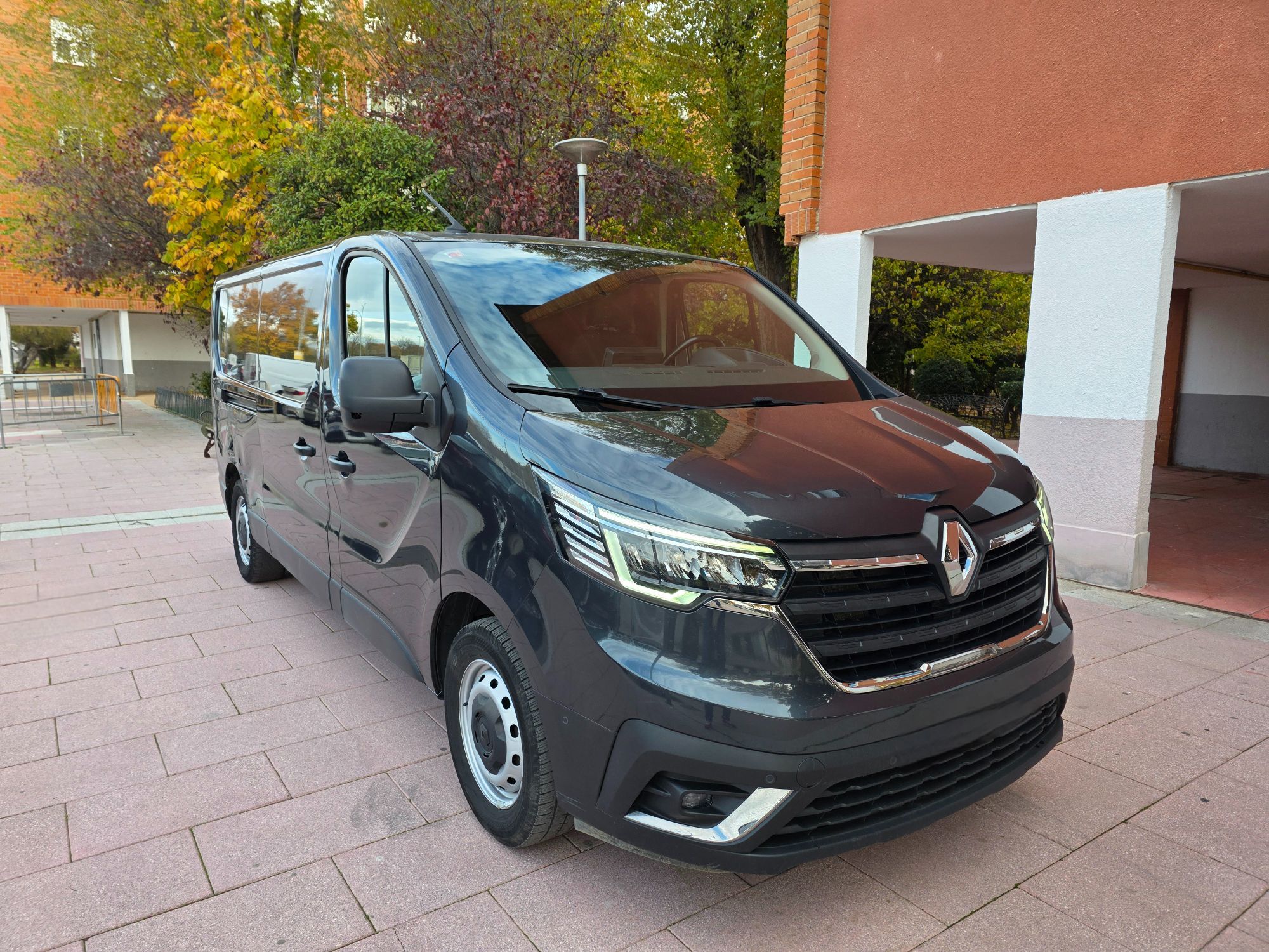 Foto del RENAULT Trafic Furgón L2H1 BluedCi 96kW CU aumentada