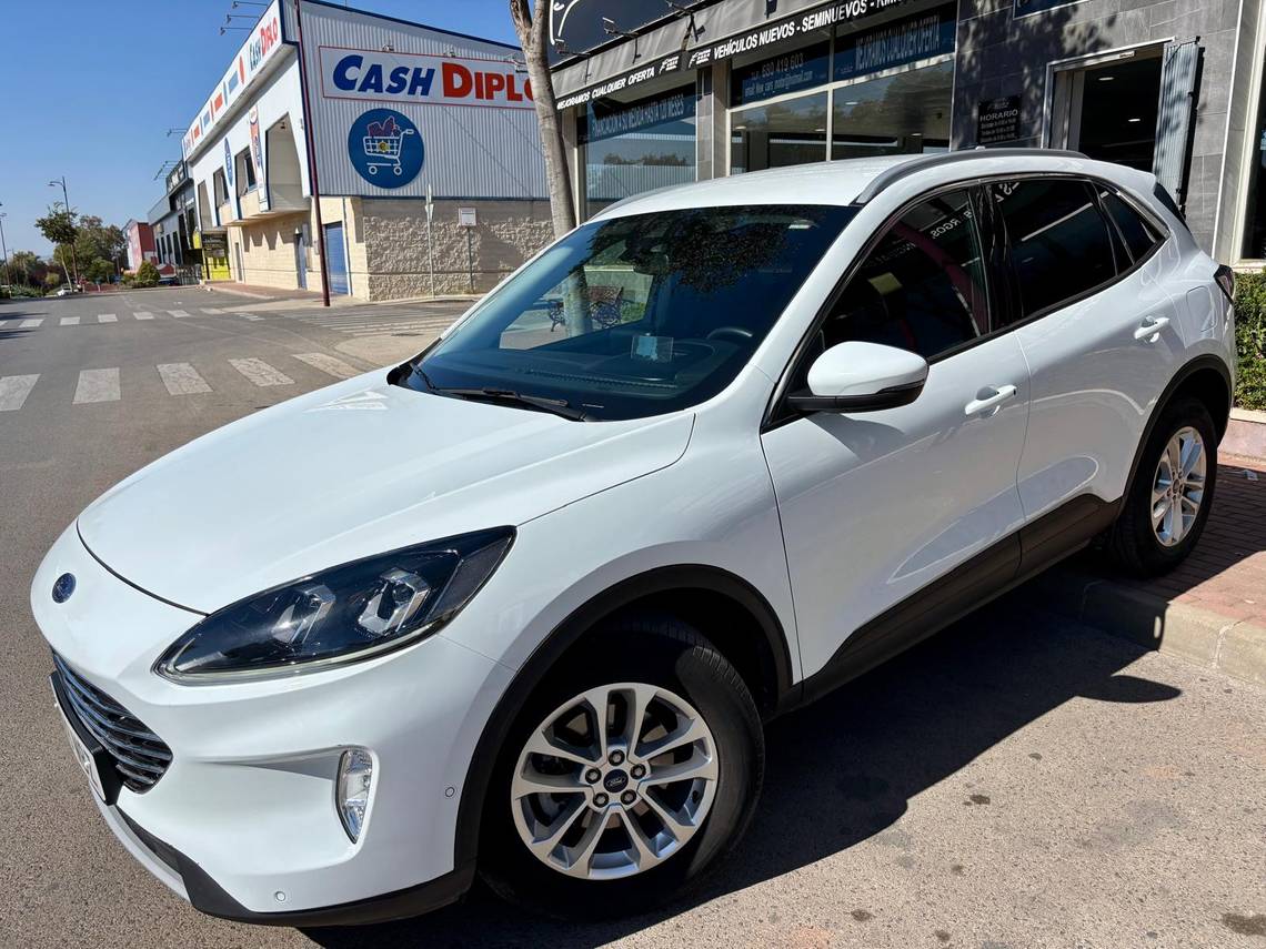 FORD Kuga (2.5 Duratec FHEV 140kW Auto Titanium) en Jaén