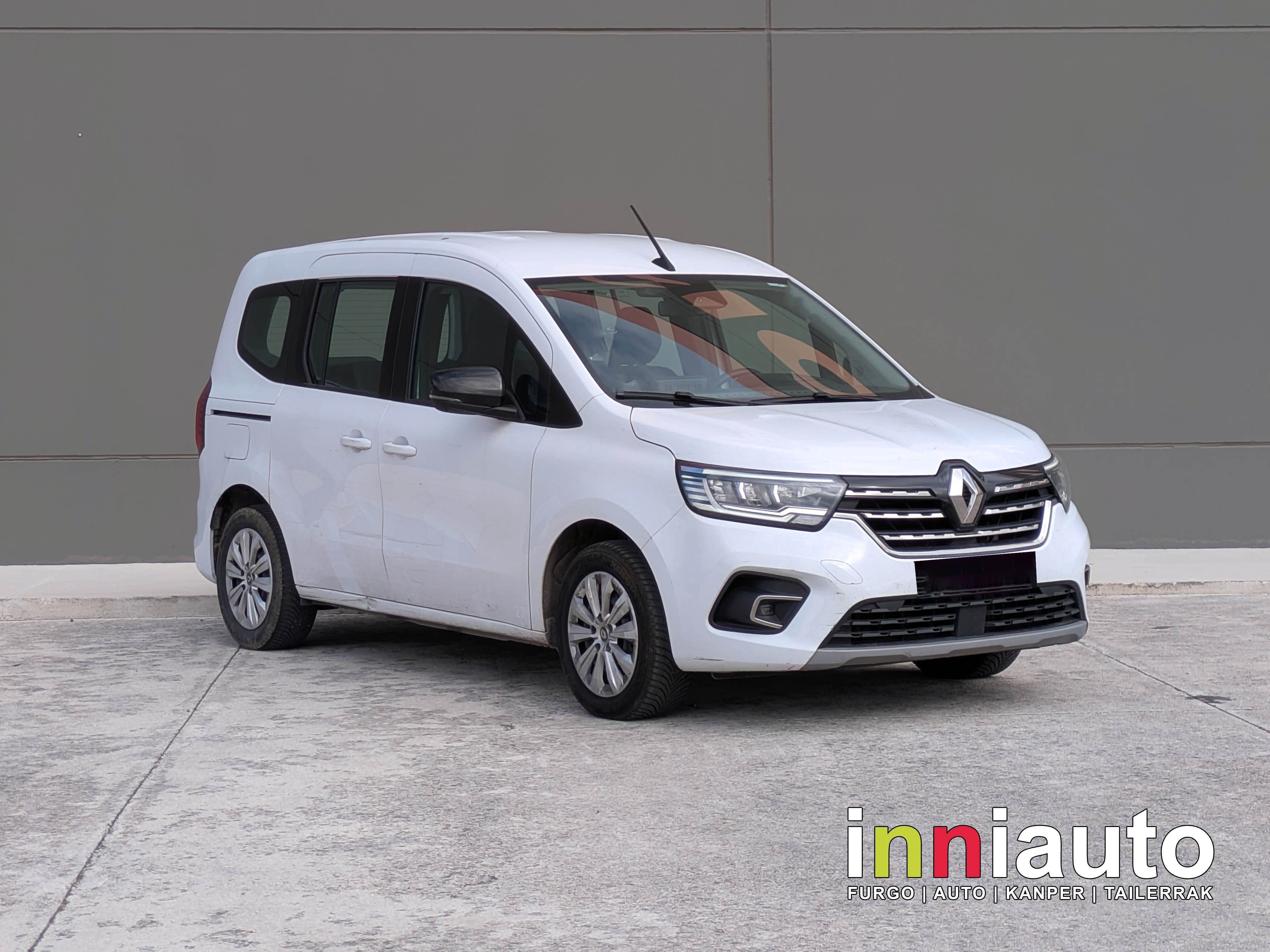 RENAULT Kangoo (Combi 5 1.5DCI 95cv + DOBLE PUERTA LATERAL) en Navarra