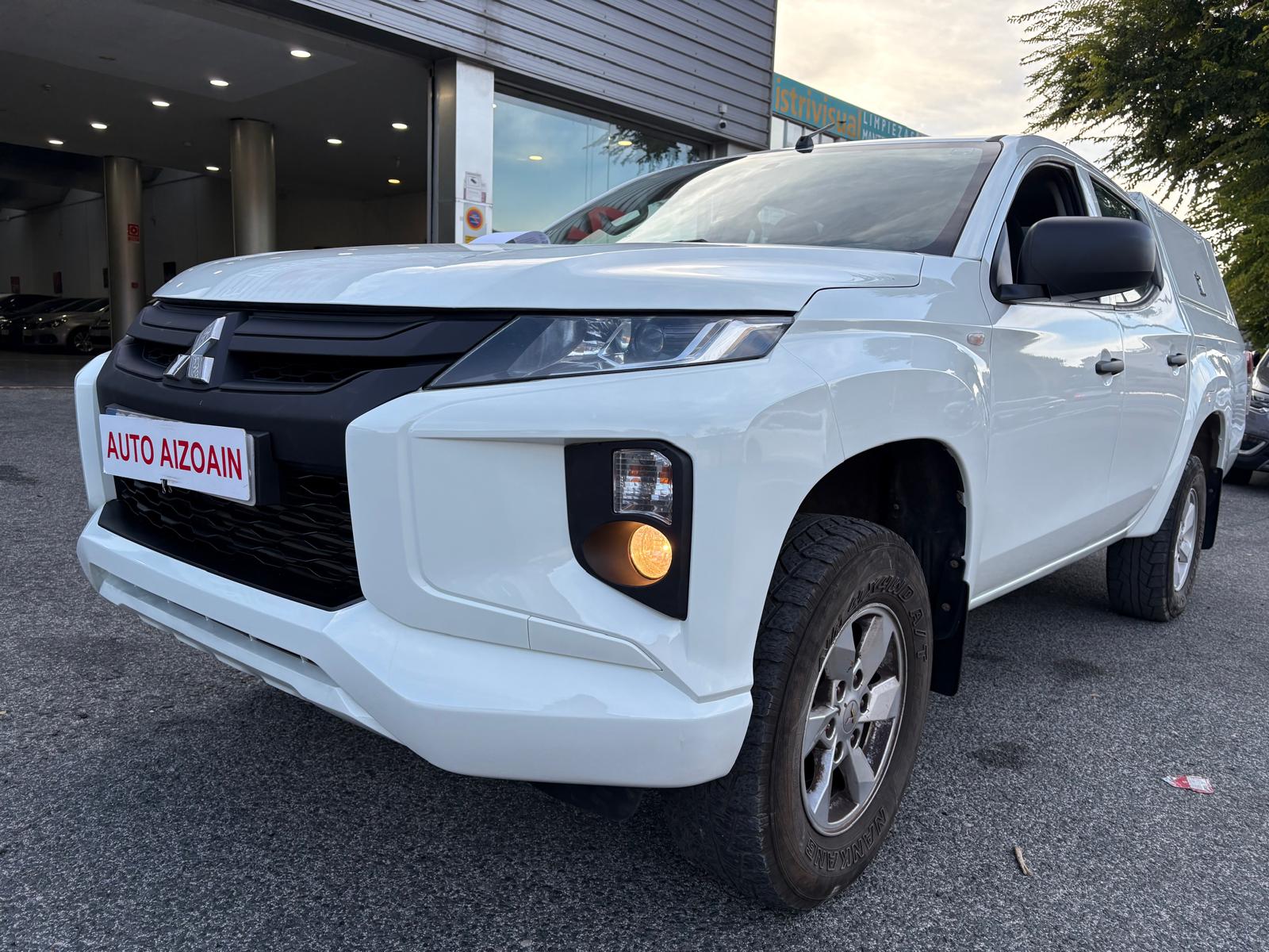 MITSUBISHI L200 (2.2DI-D Doble Cabina M-PRO) en Navarra