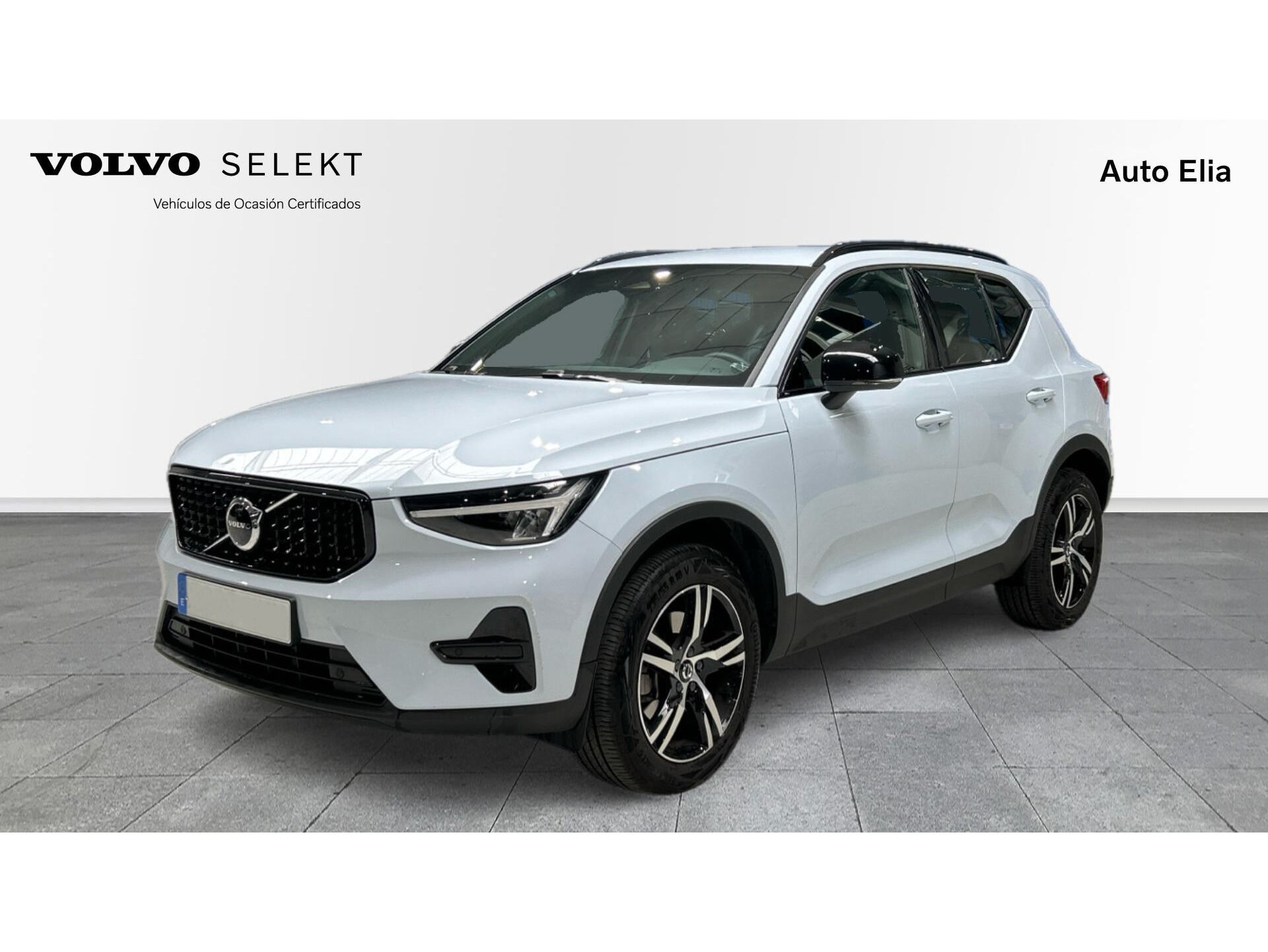 VOLVO XC40 (B3 G Plus Dark Auto 120 kW (163 CV)) en Madrid