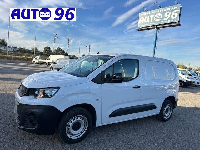PEUGEOT Partner (1.5 BLUEHDI STANDARD 100 PRO FURGON) en Barcelona