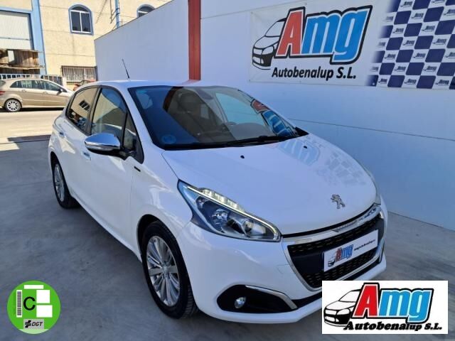 PEUGEOT 208 (PureTech 82 5p. Allure) en Cádiz