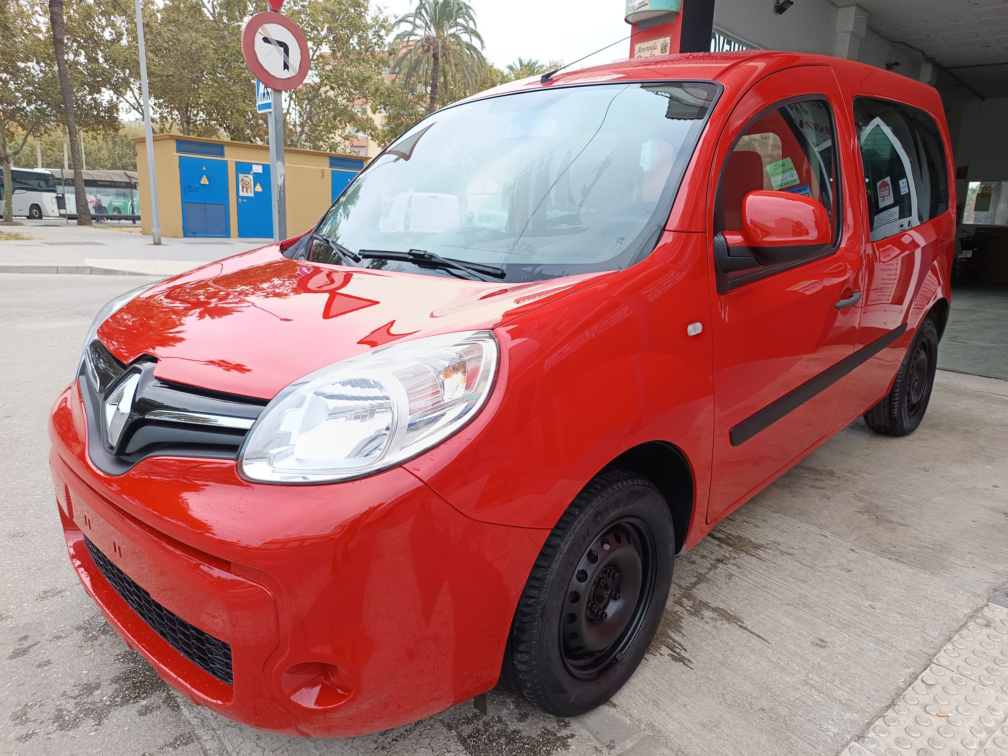 RENAULT Kangoo (Combi 1.5dCi En. Prof. M1-AF 55kW) en Málaga
