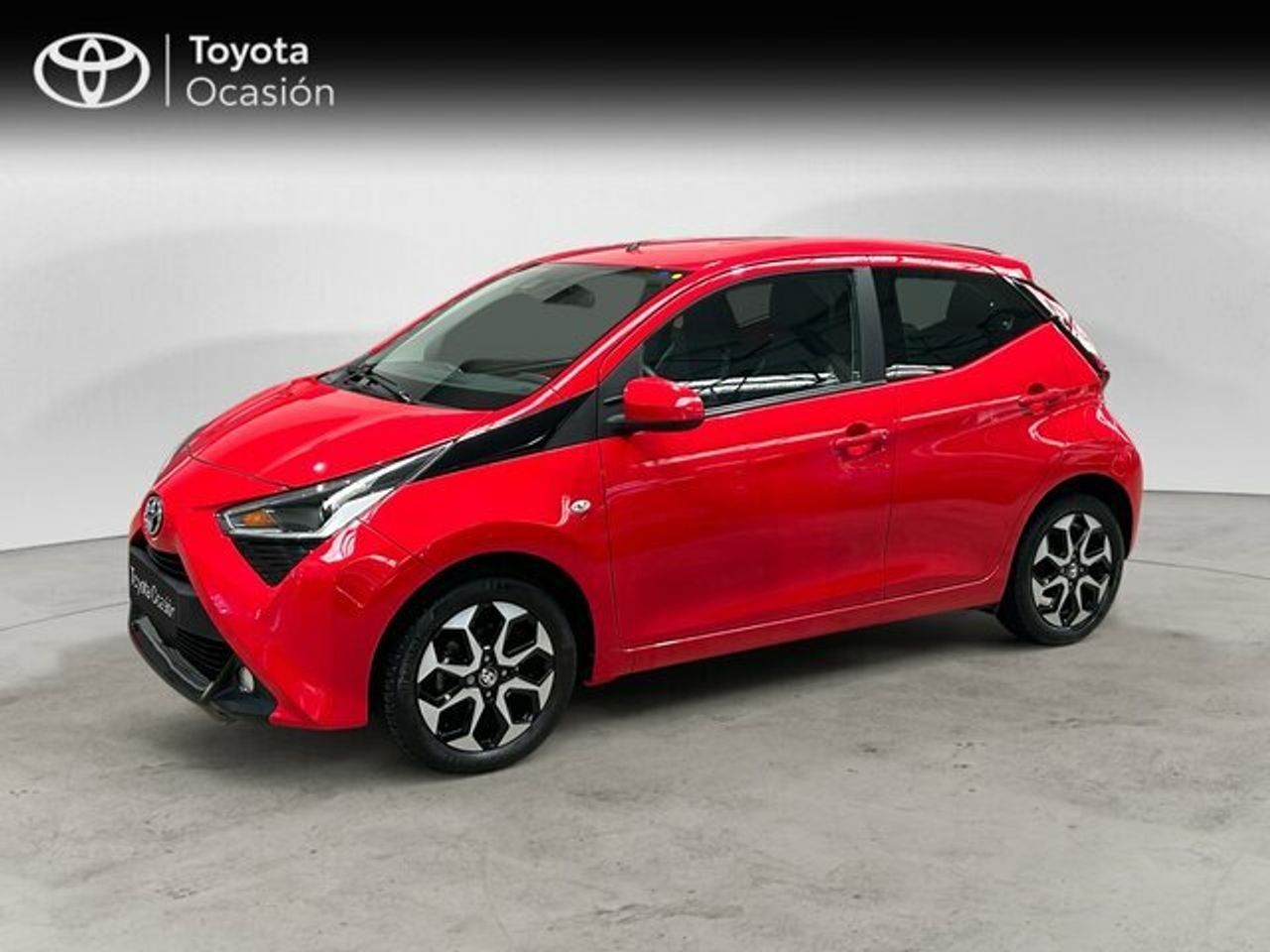 TOYOTA Aygo (5P x-play 70 Manual Año versión 2018) en Valencia