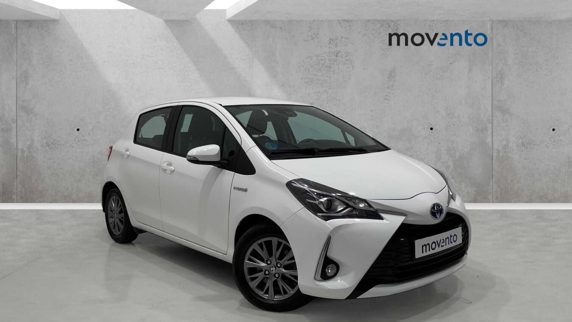 TOYOTA Yaris (1.5 100H Active 74 kW (100 CV)) en Barcelona