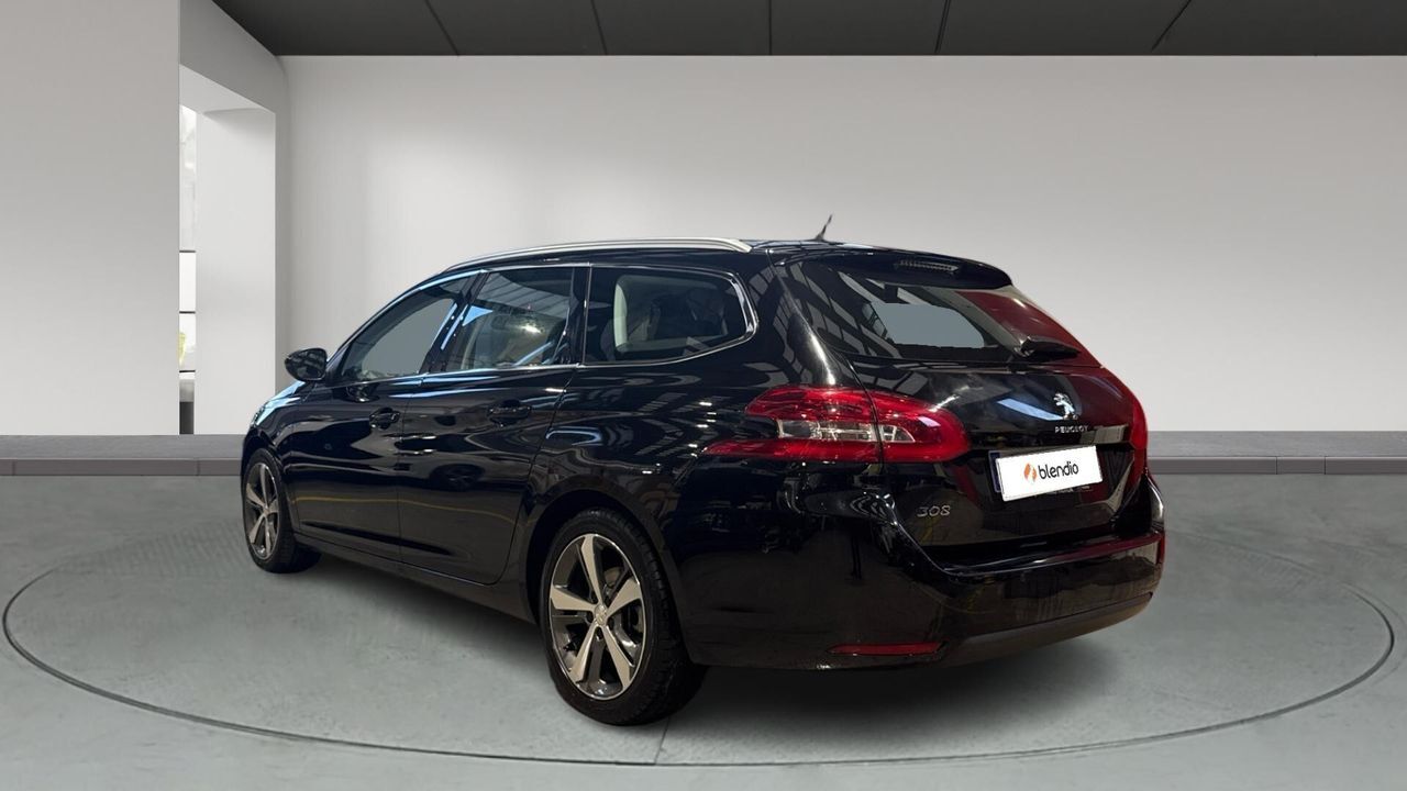 Foto del PEUGEOT 308 SW 1.2 e-THP PureTech Allure 130