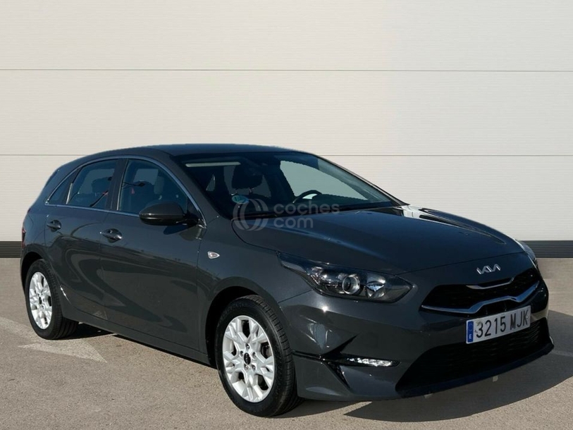 Foto del KIA Ceed 1.6 MHEV iMT Drive 136