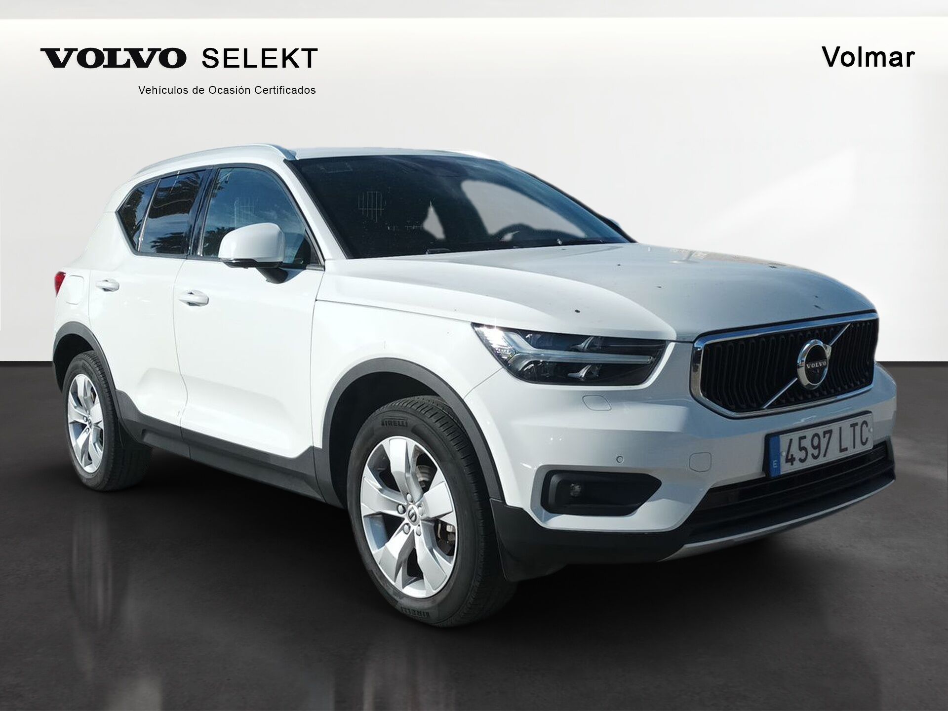 VOLVO XC40 (1.5 T3 MOMENTUM PRO 163 5P) en Barcelona