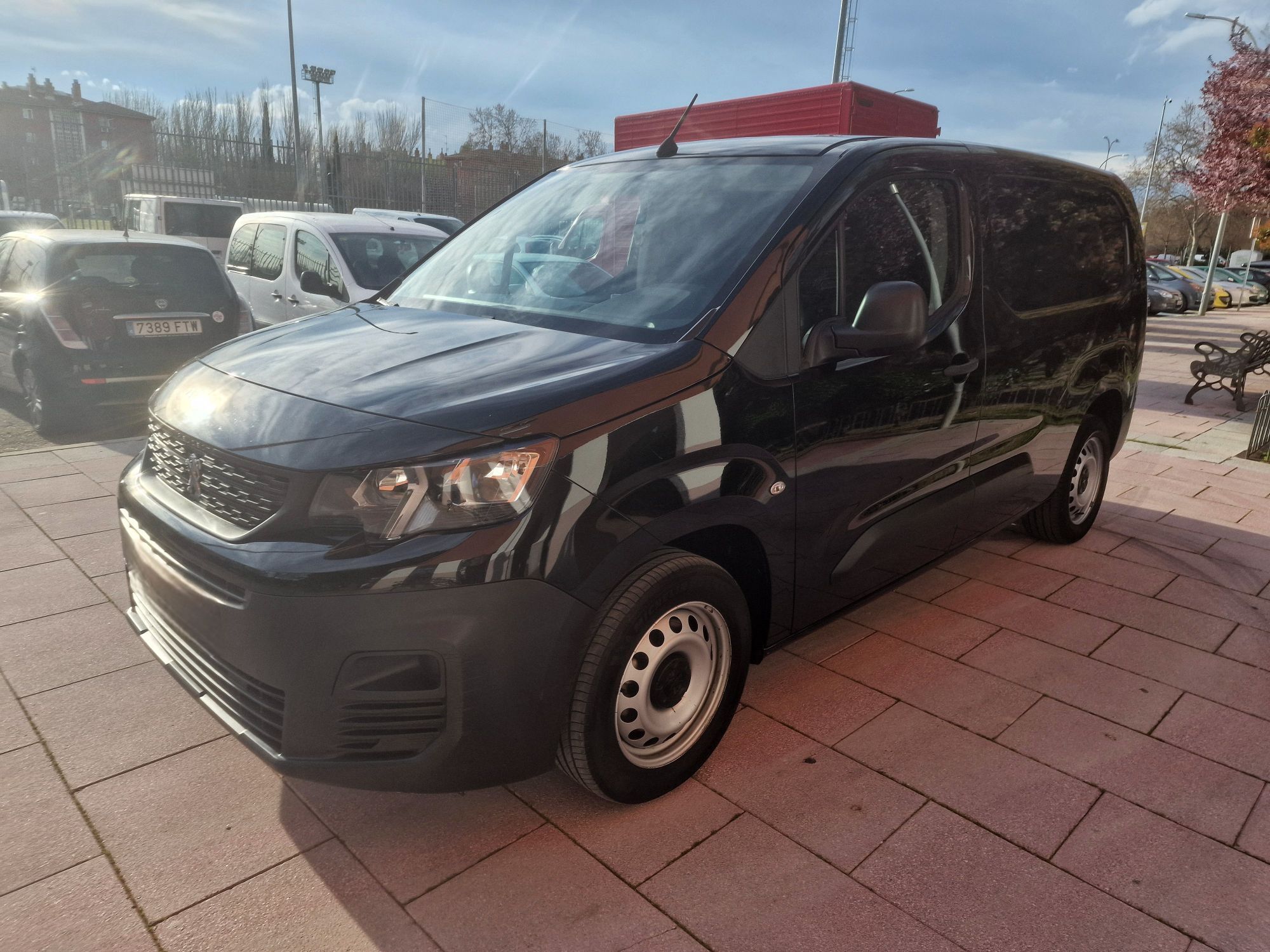 Foto del PEUGEOT Partner 1.5 BlueHDI S&S Long 1000kg 100