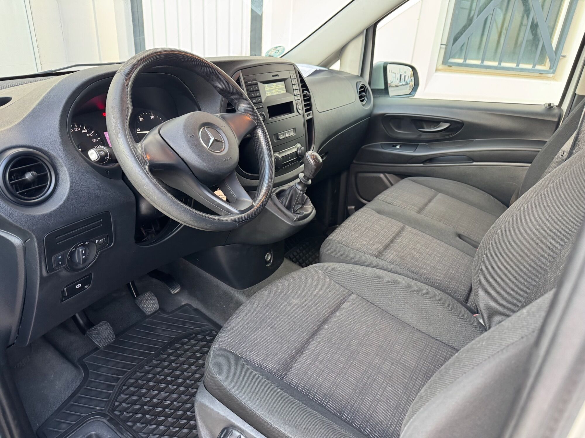 Foto del MERCEDES Vito Furgón 116CDI Larga