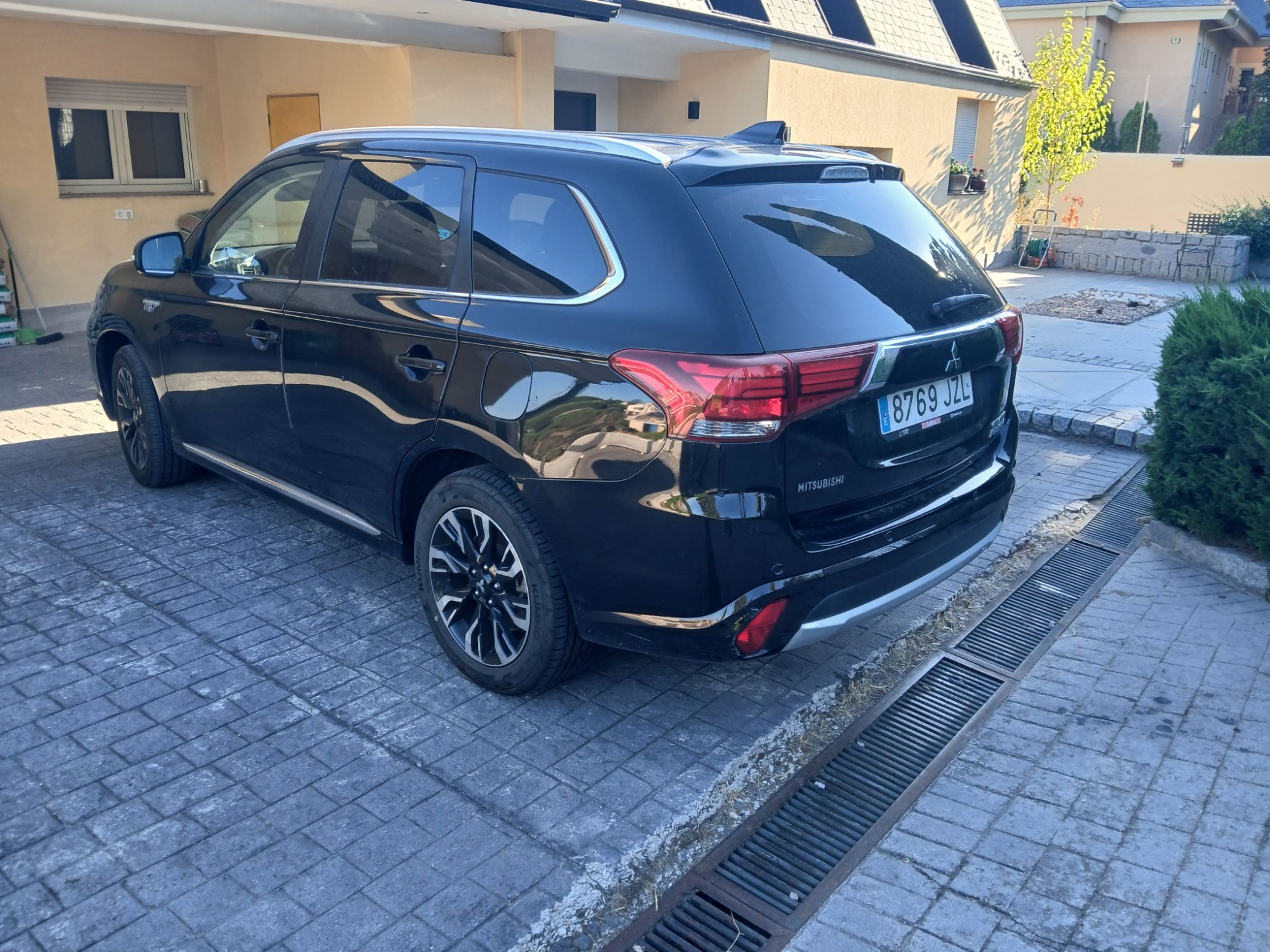 Foto del MITSUBISHI Outlander PHEV Kaiteki 4WD