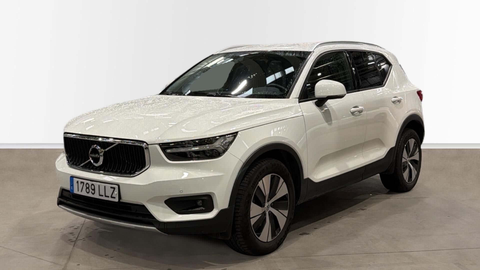 VOLVO XC40 (T3 Momentum Pro Auto 120 kW (163 CV)) en Madrid