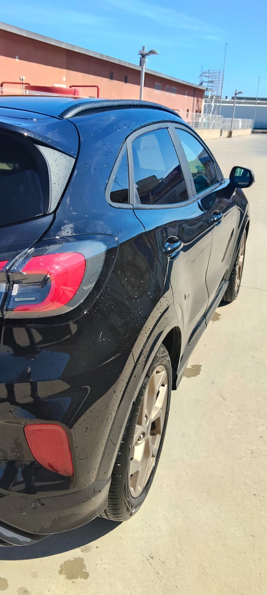 Foto del FORD Puma 1.0 EcoBoost MHEV ST-Line X Gold 155