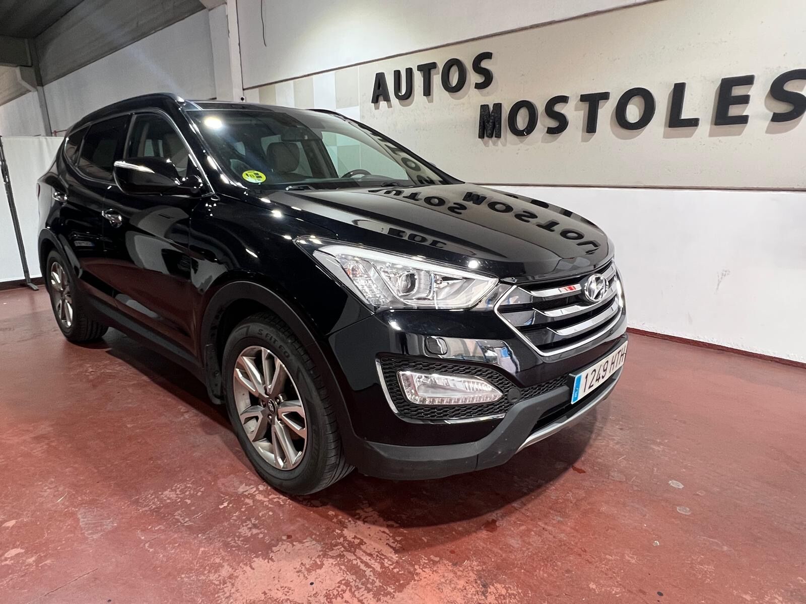 HYUNDAI Santa Fe (2.0CRDi 4x2 Stadt Sky Nav) en Madrid
