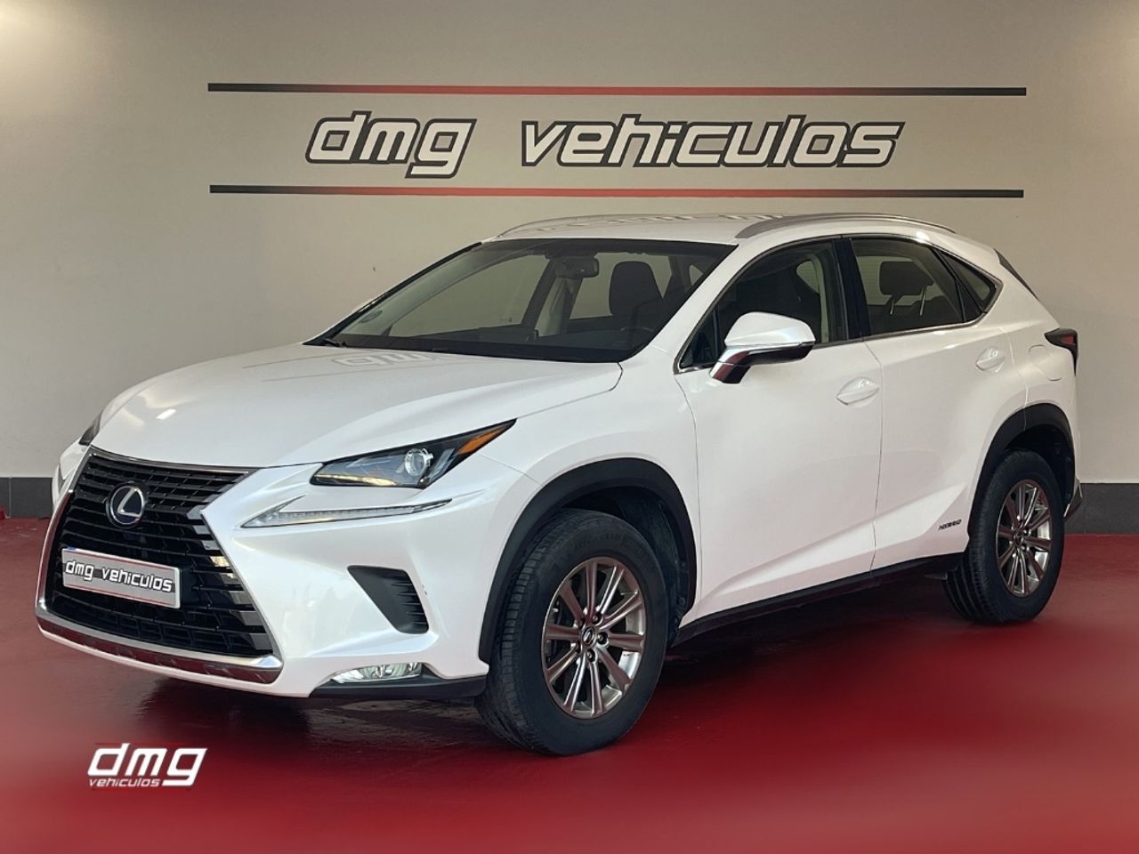 LEXUS NX (2.5 300h Business Navigation 2WD 5p.) en Barcelona