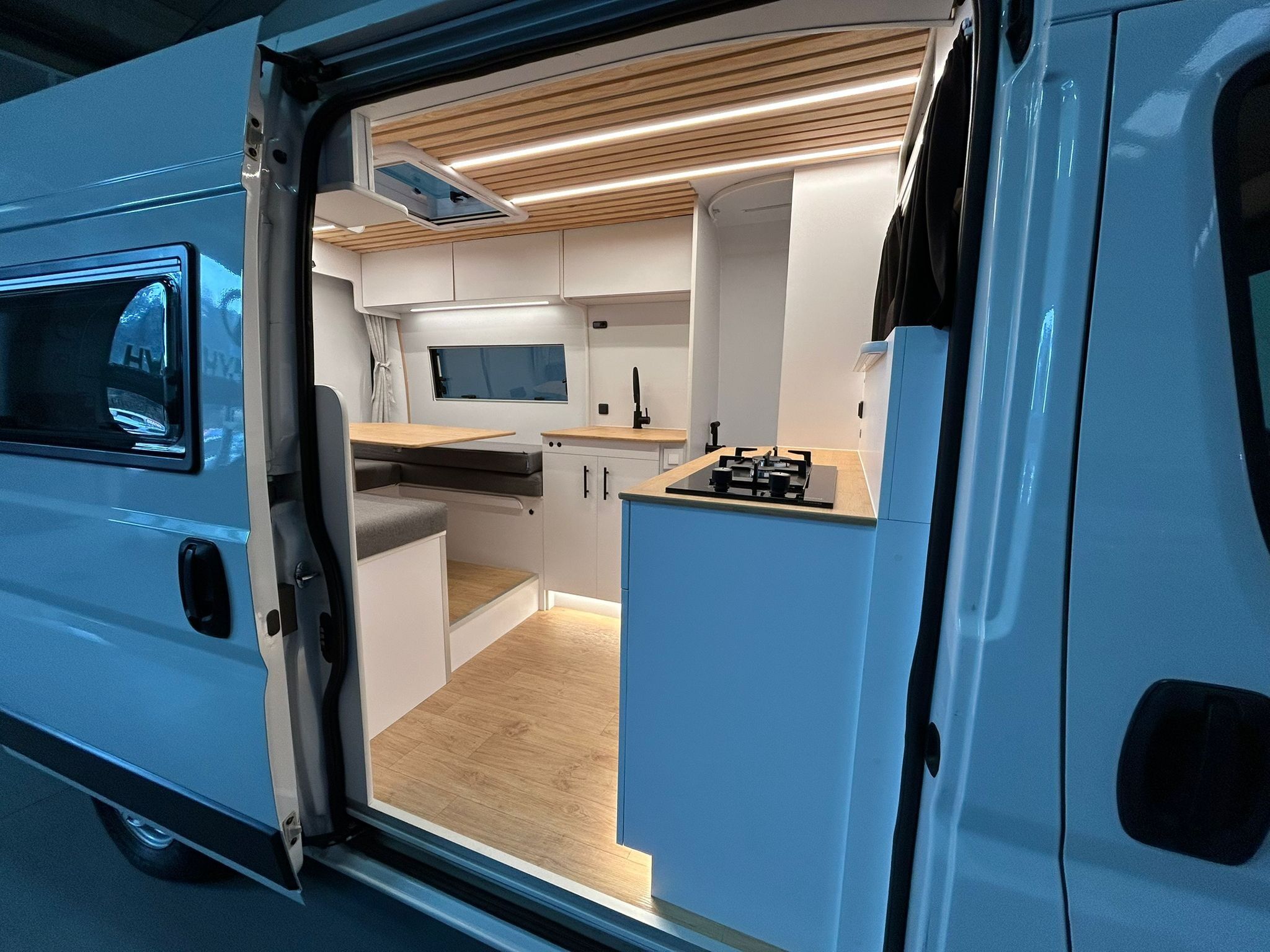 Foto del PEUGEOT Boxer Furgón 2.2BlueHDI 335 L2H2 Pack S&S 140