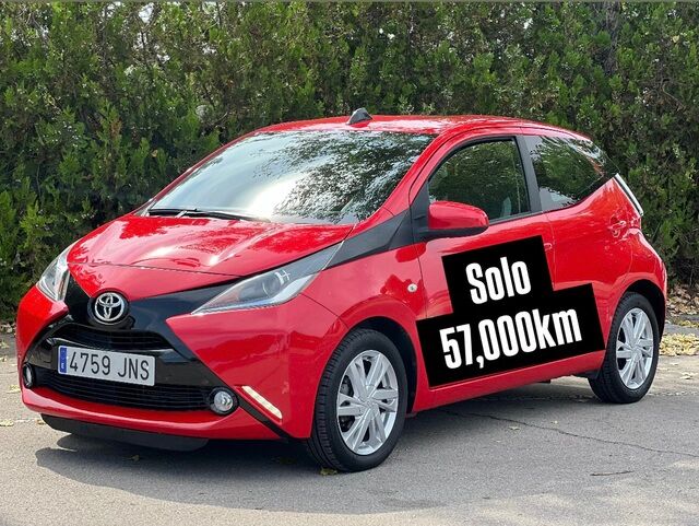 TOYOTA Aygo (1.0 70 x-play 51 kW (69 CV)) en Barcelona