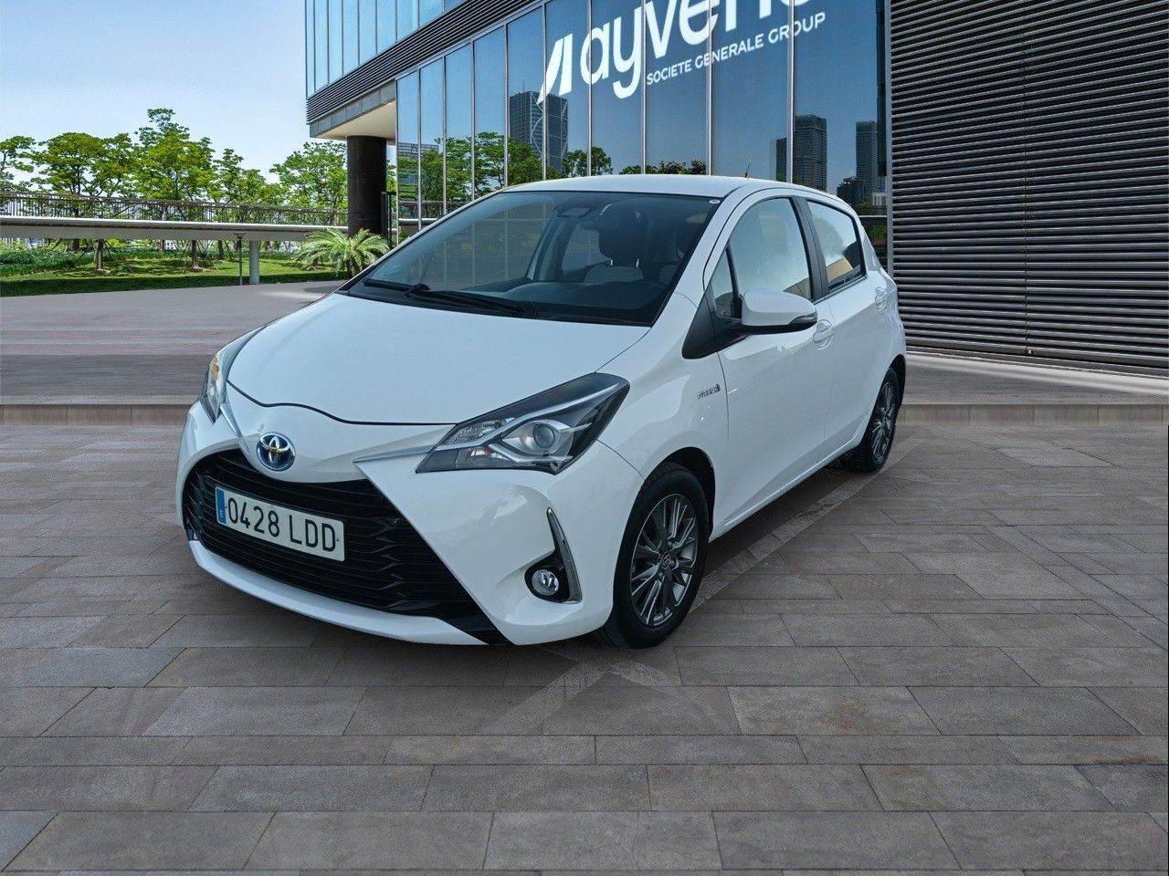 TOYOTA Yaris (1.5 100H Active 74 kW (100 CV)) en Madrid