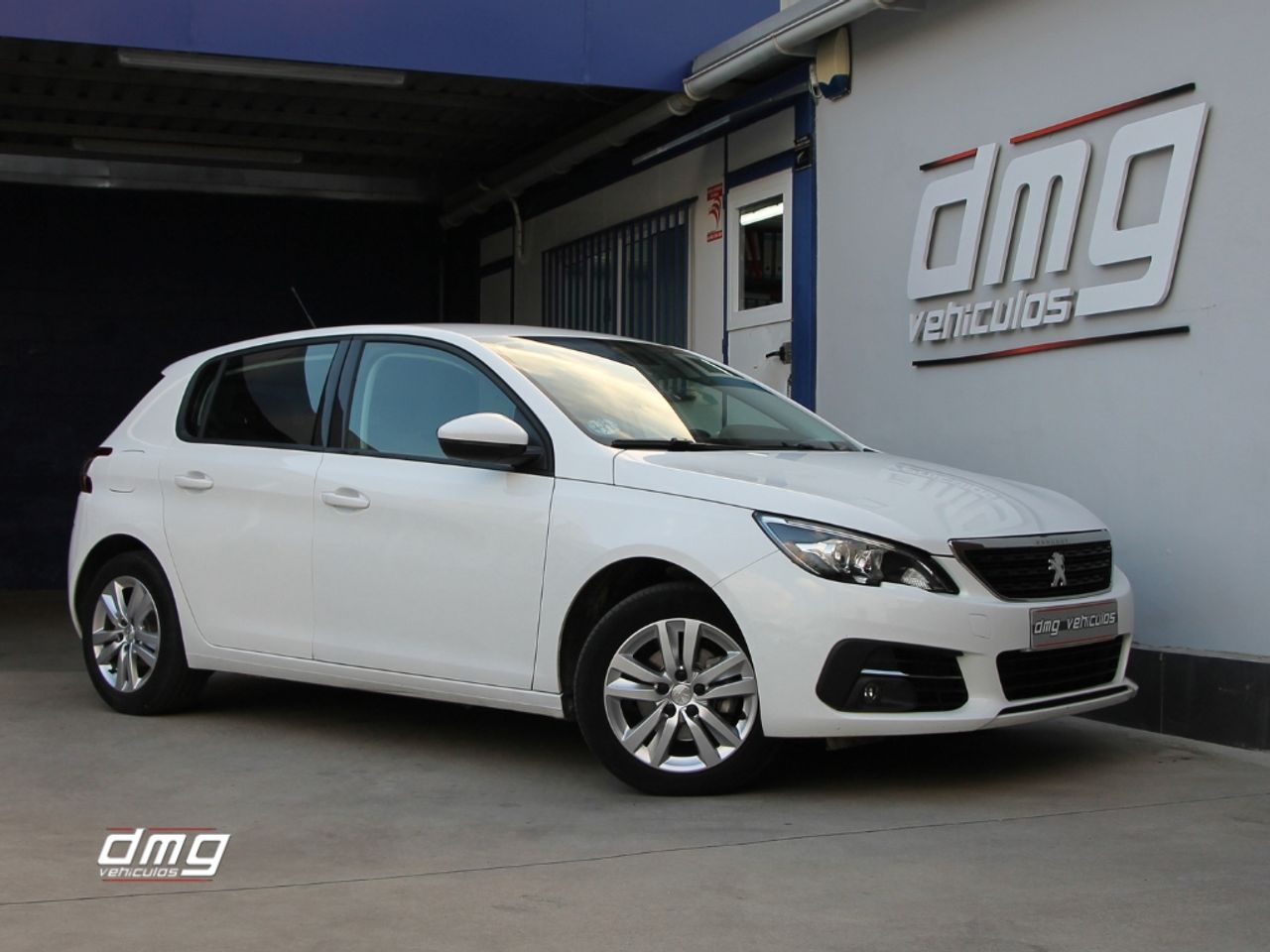 PEUGEOT 308 (Active Pack BlueHDi 130 SS) en Barcelona