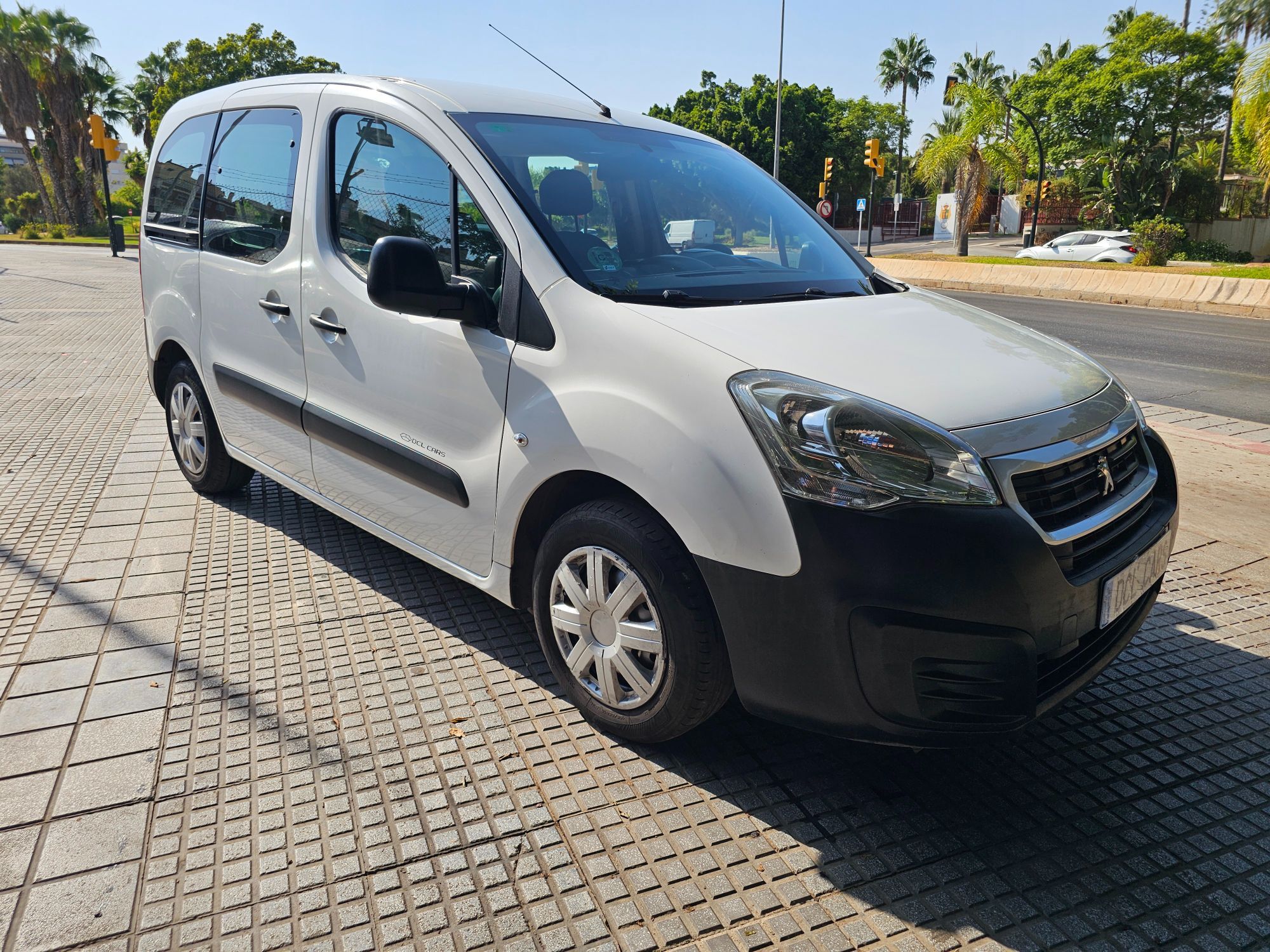 PEUGEOT Partner (Tepee 1.6BlueHDI Access 75) en Málaga