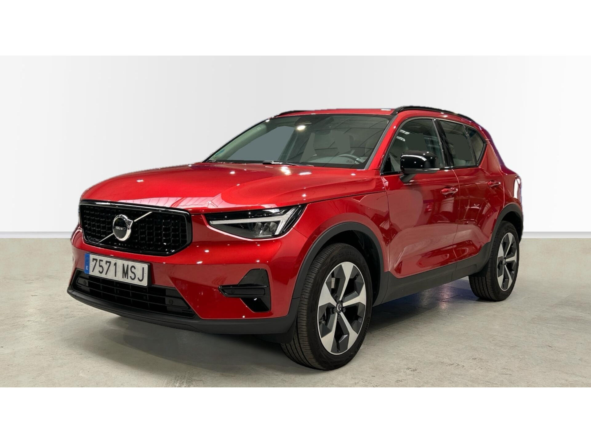 VOLVO XC40 (B3 G Ultra Dark Auto 120 kW (163 CV)) en Madrid