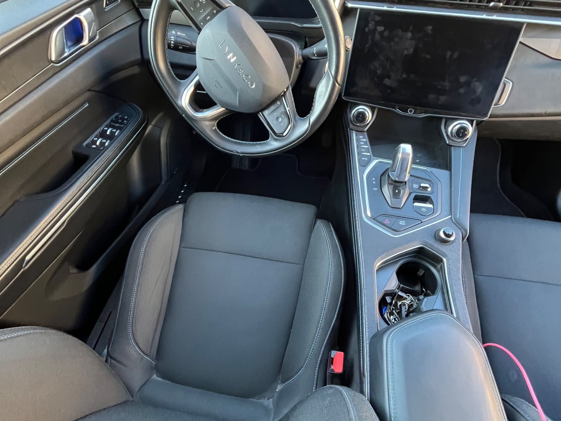 Imagen 2 de LYNK & CO 01